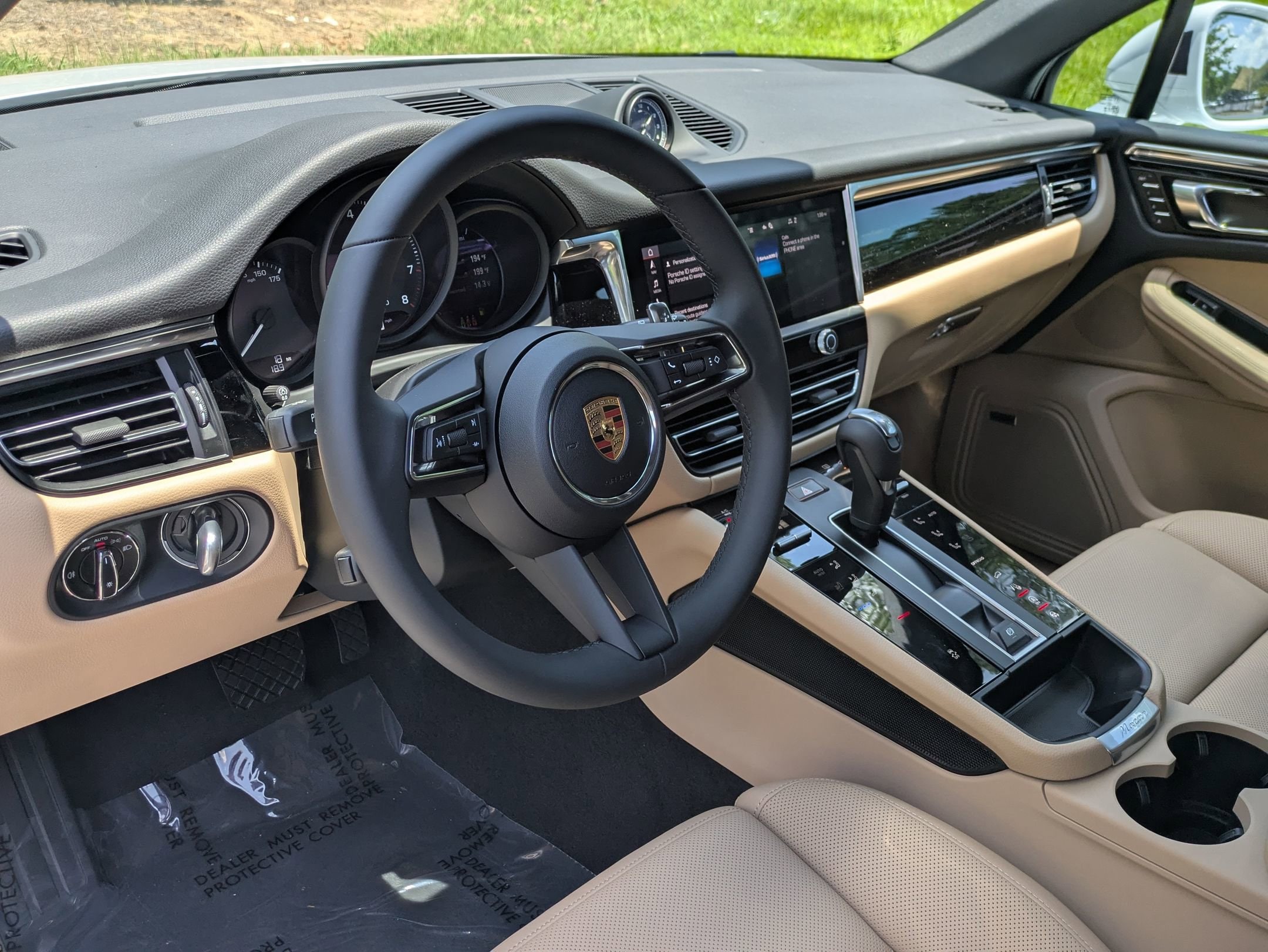 2025 Porsche Macan T photo 3