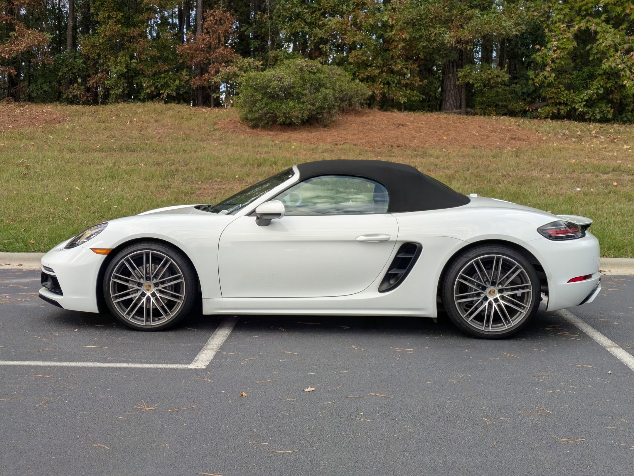 2024 Porsche Boxster photo 2