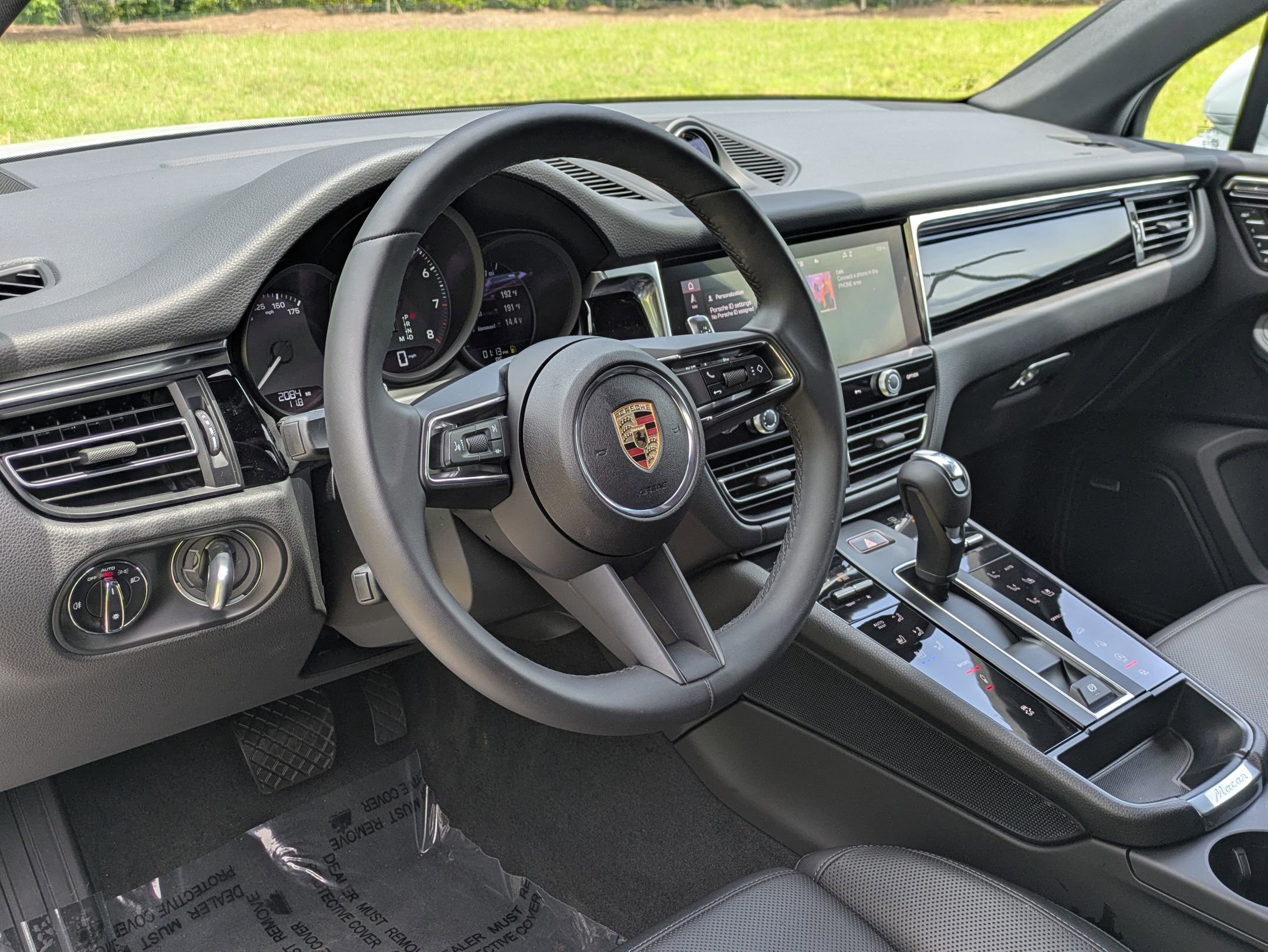 2024 Porsche Macan T photo 4