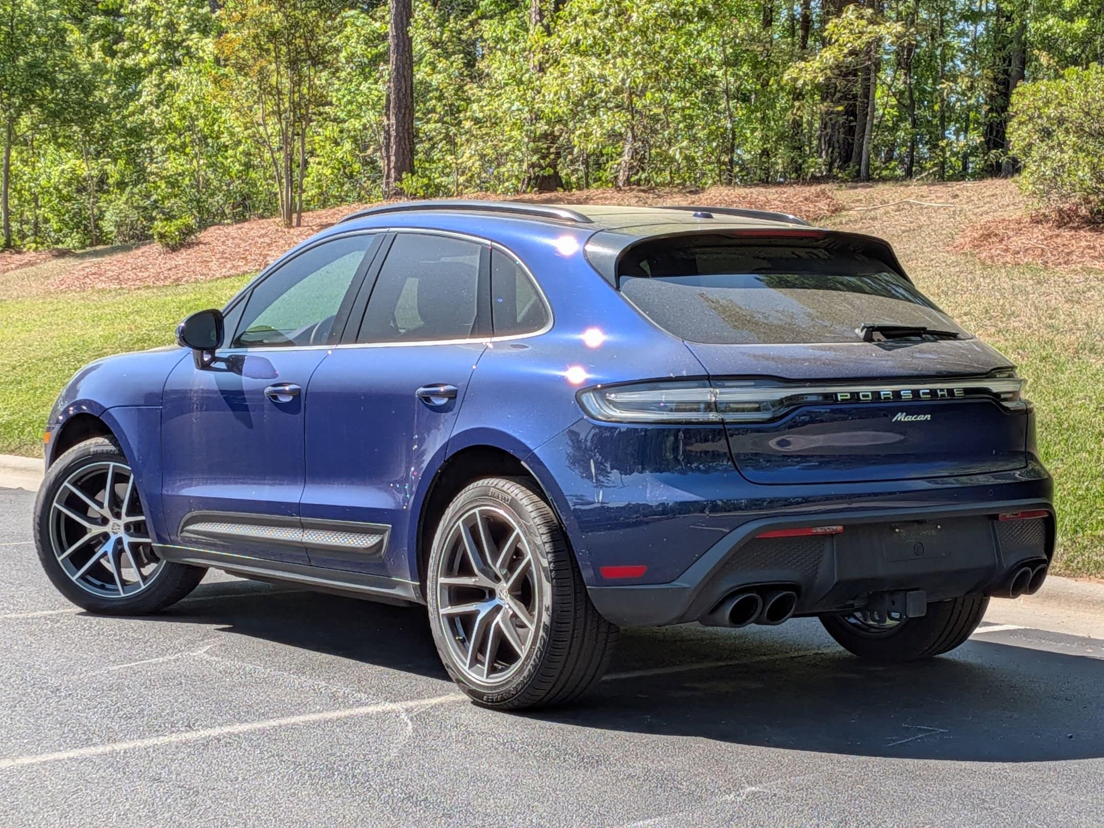 2025 Porsche Macan photo 2