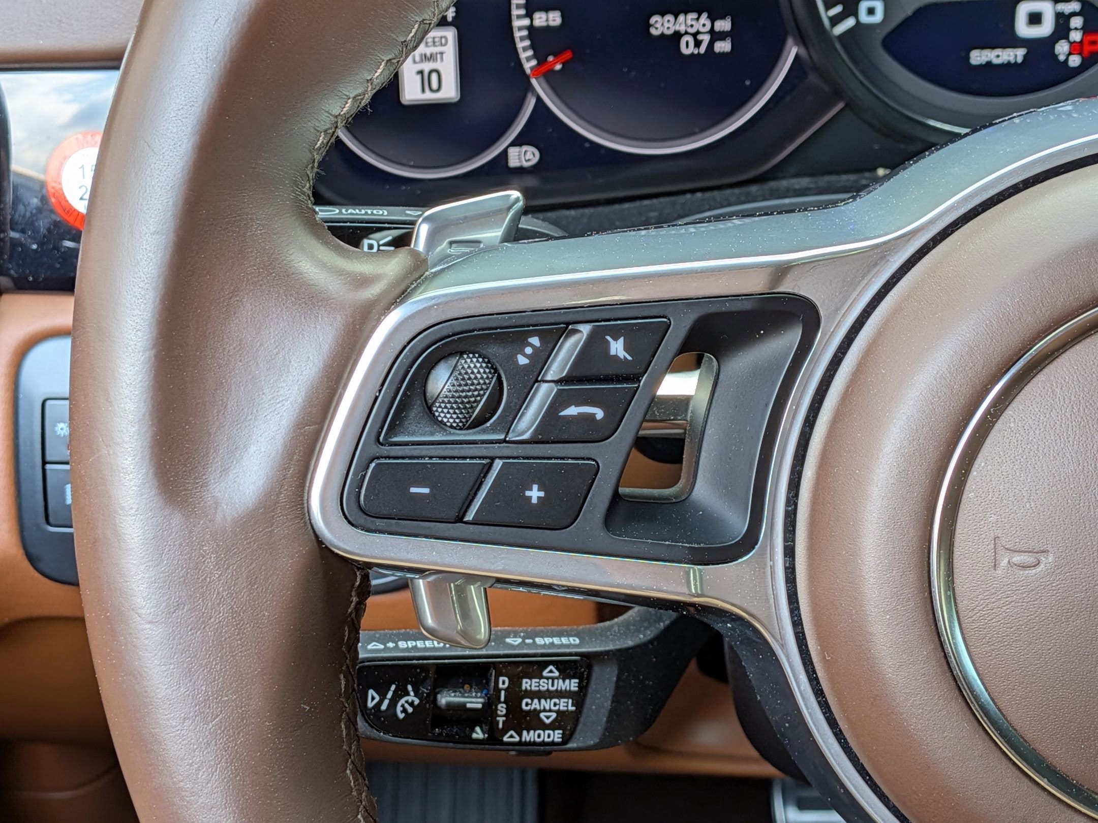 2023 Porsche Cayenne S Platinum Edition Coupe photo 3