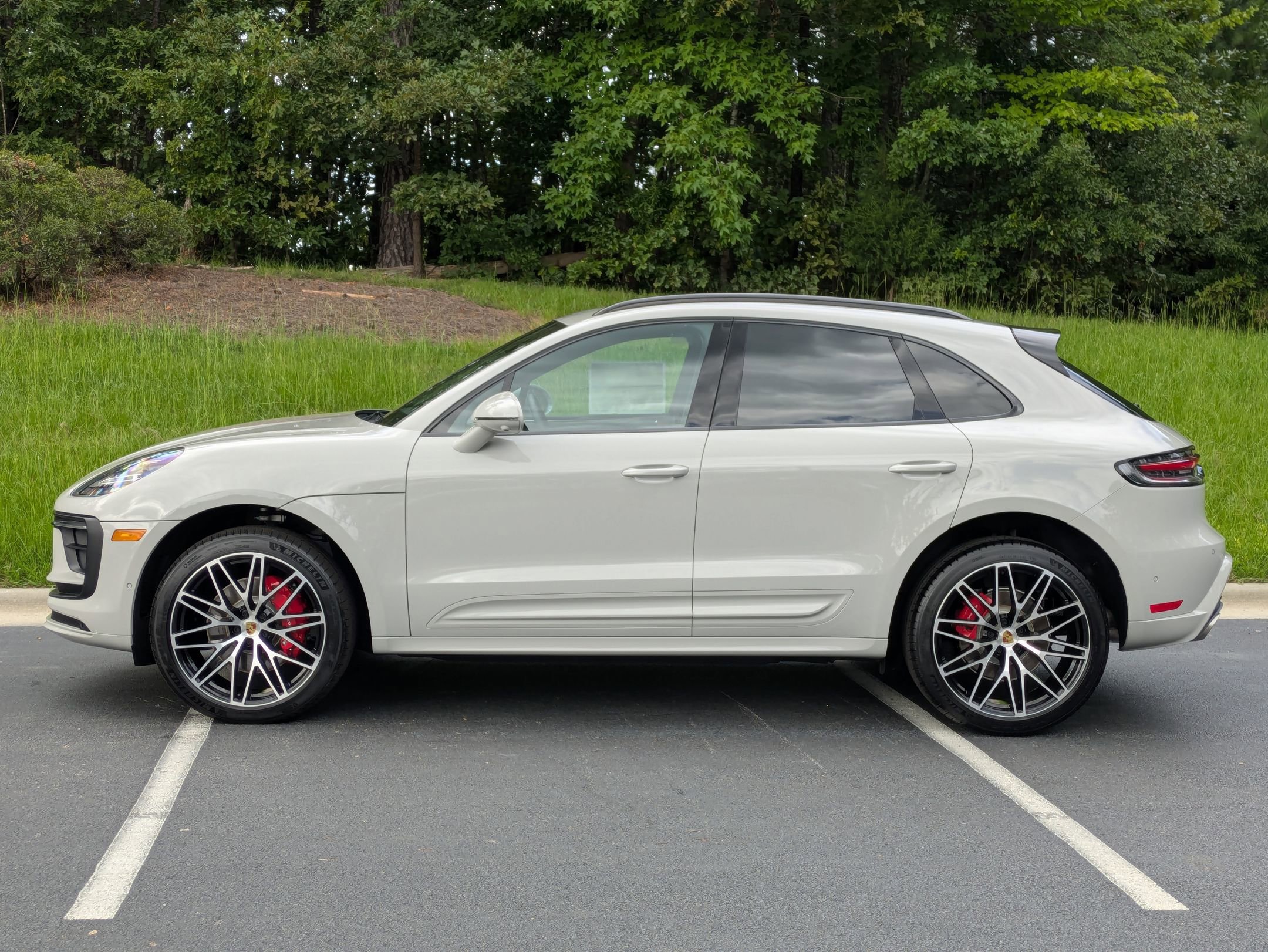 2025 Porsche Macan S photo 2