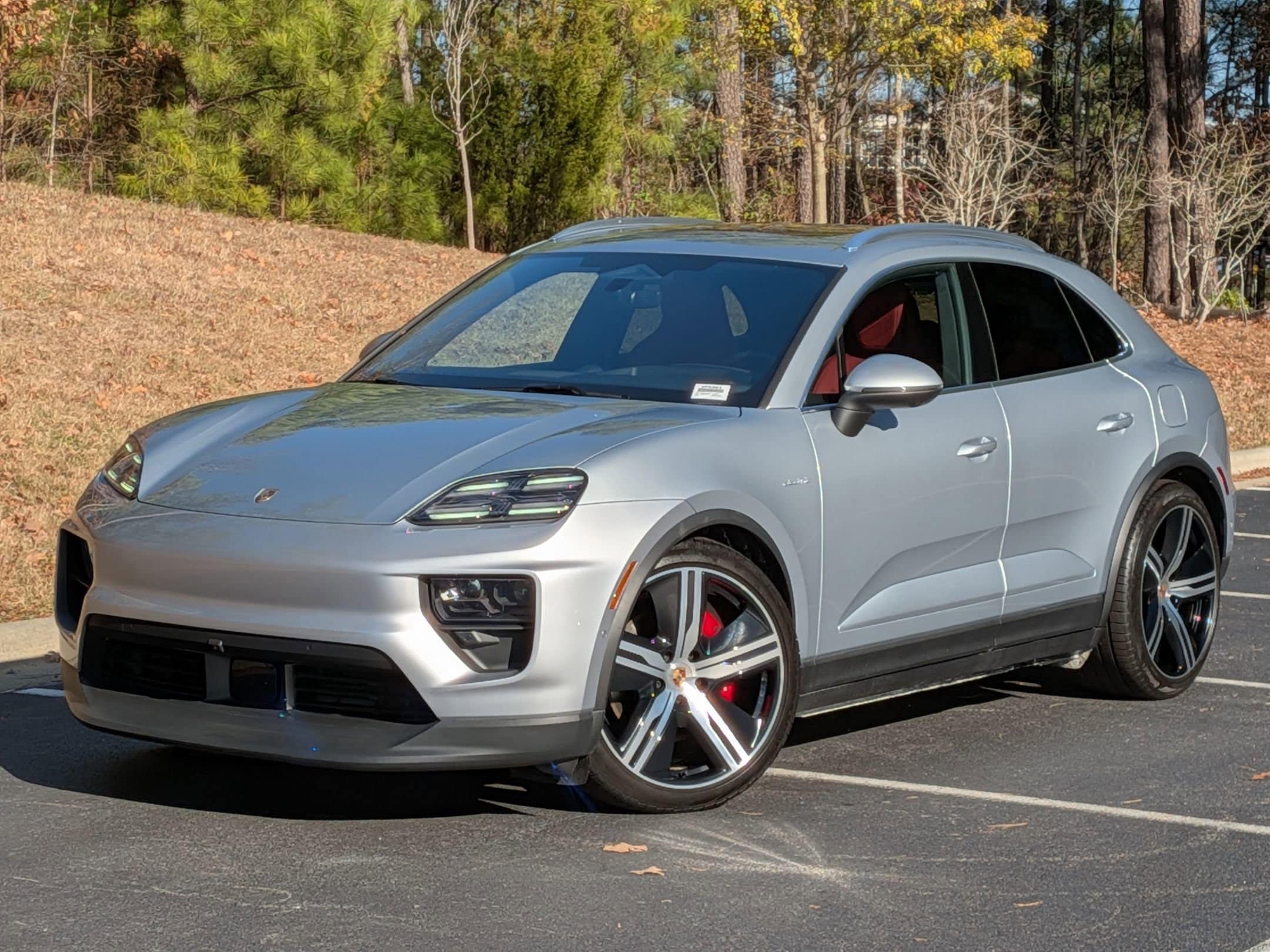 2025 Porsche Macan S's photo