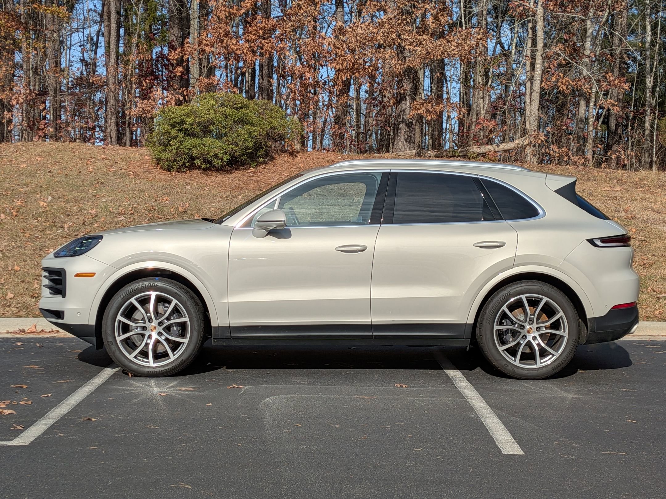 2025 Porsche Cayenne photo 2