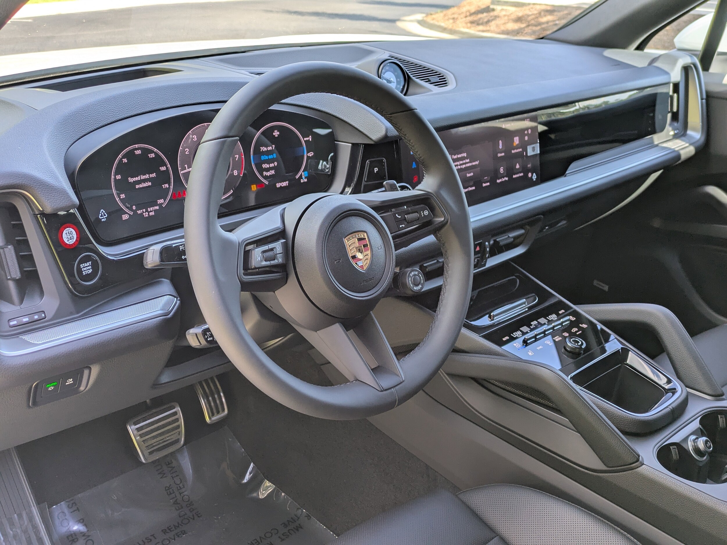 2025 Porsche Cayenne S photo 3