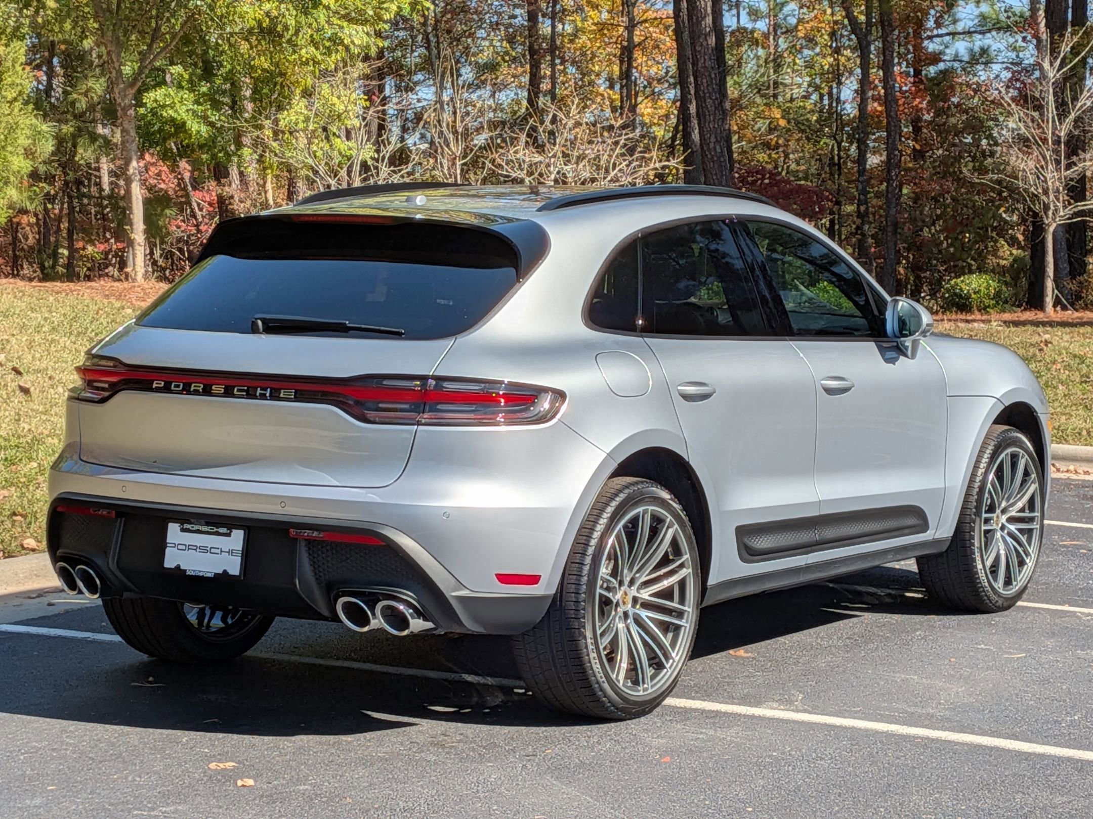 2026 Porsche Macan T - Photo 30
