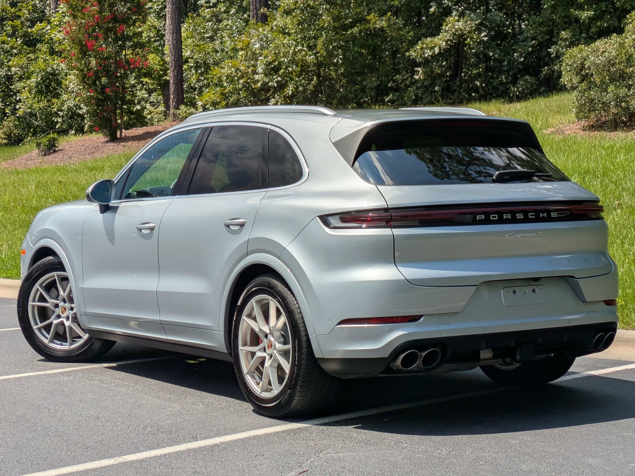 2025 Porsche Cayenne S photo 2
