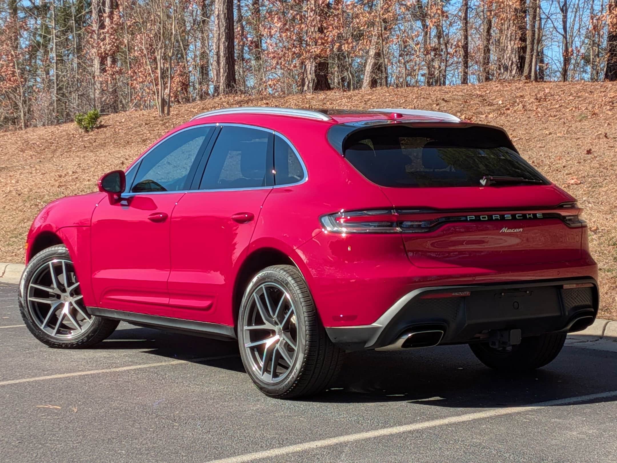 2025 Porsche Macan photo 2