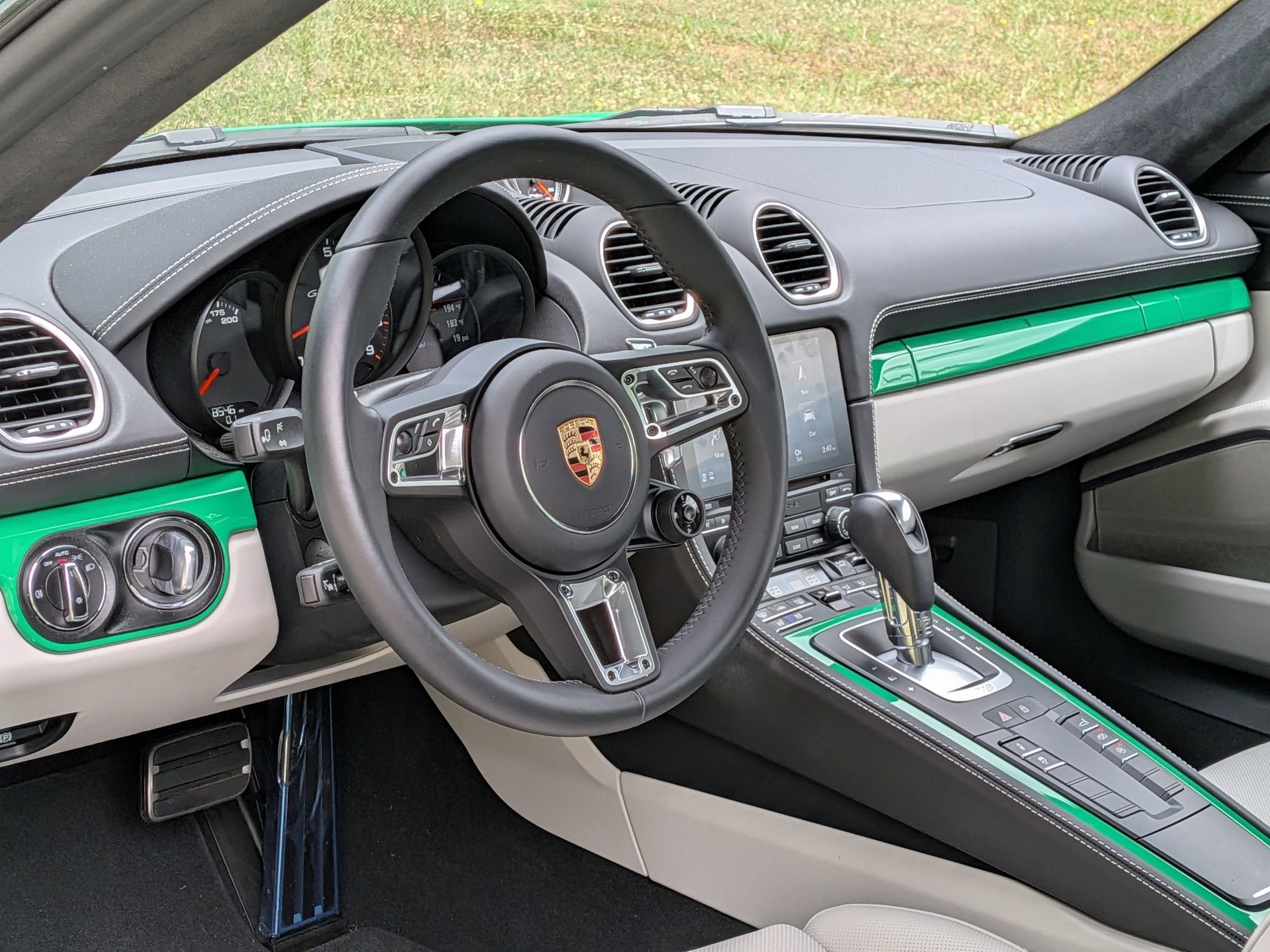 2023 Porsche 718 Cayman GTS 4.0 photo 2
