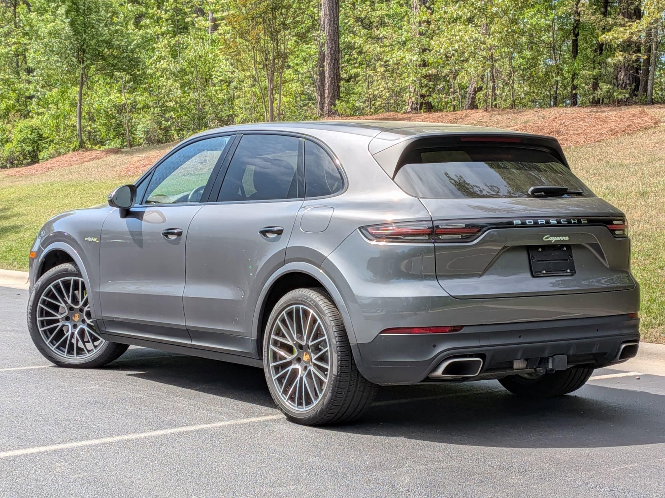 2023 Porsche Cayenne E-Hybrid photo 2