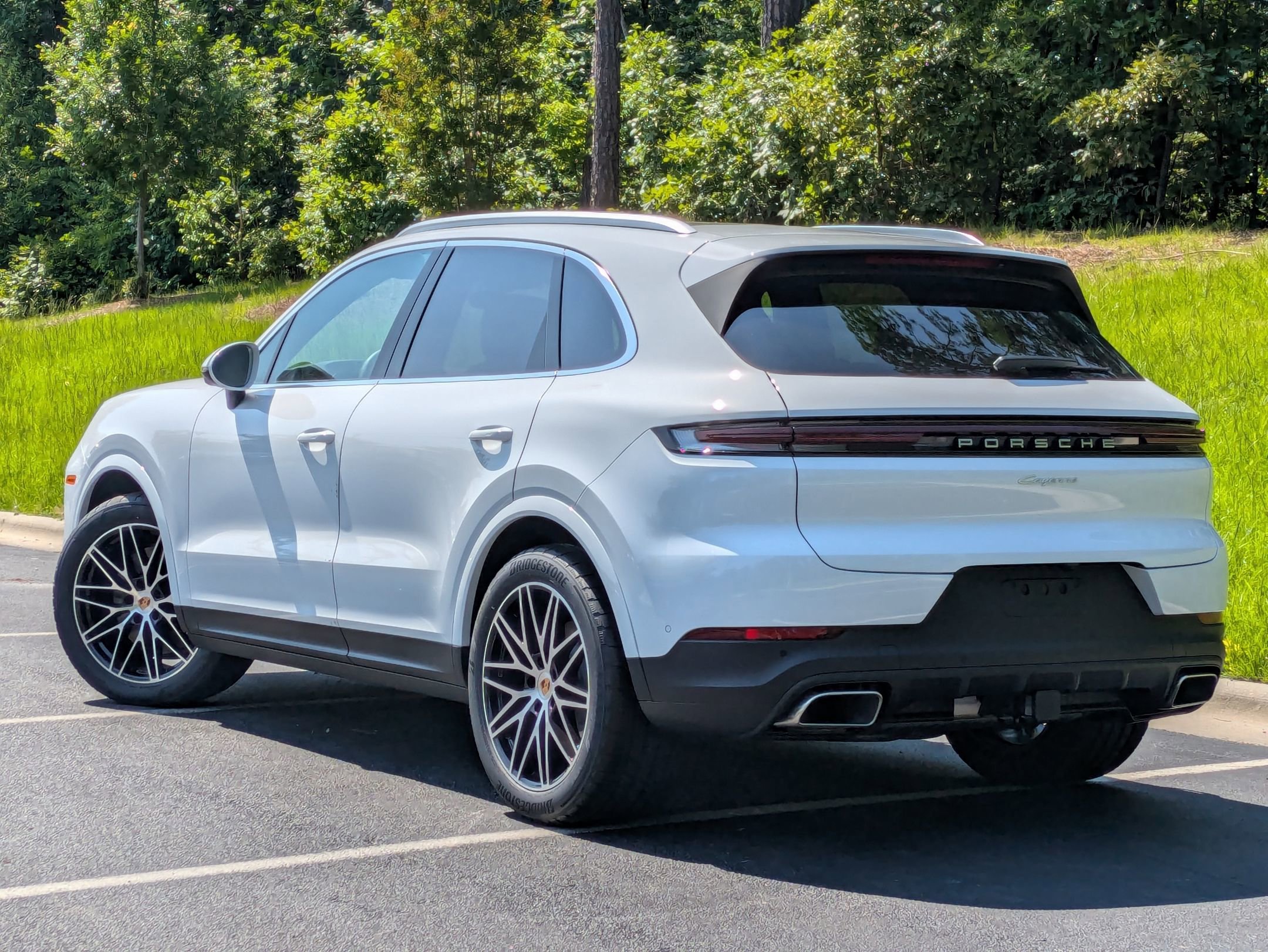 2025 Porsche Cayenne photo 3