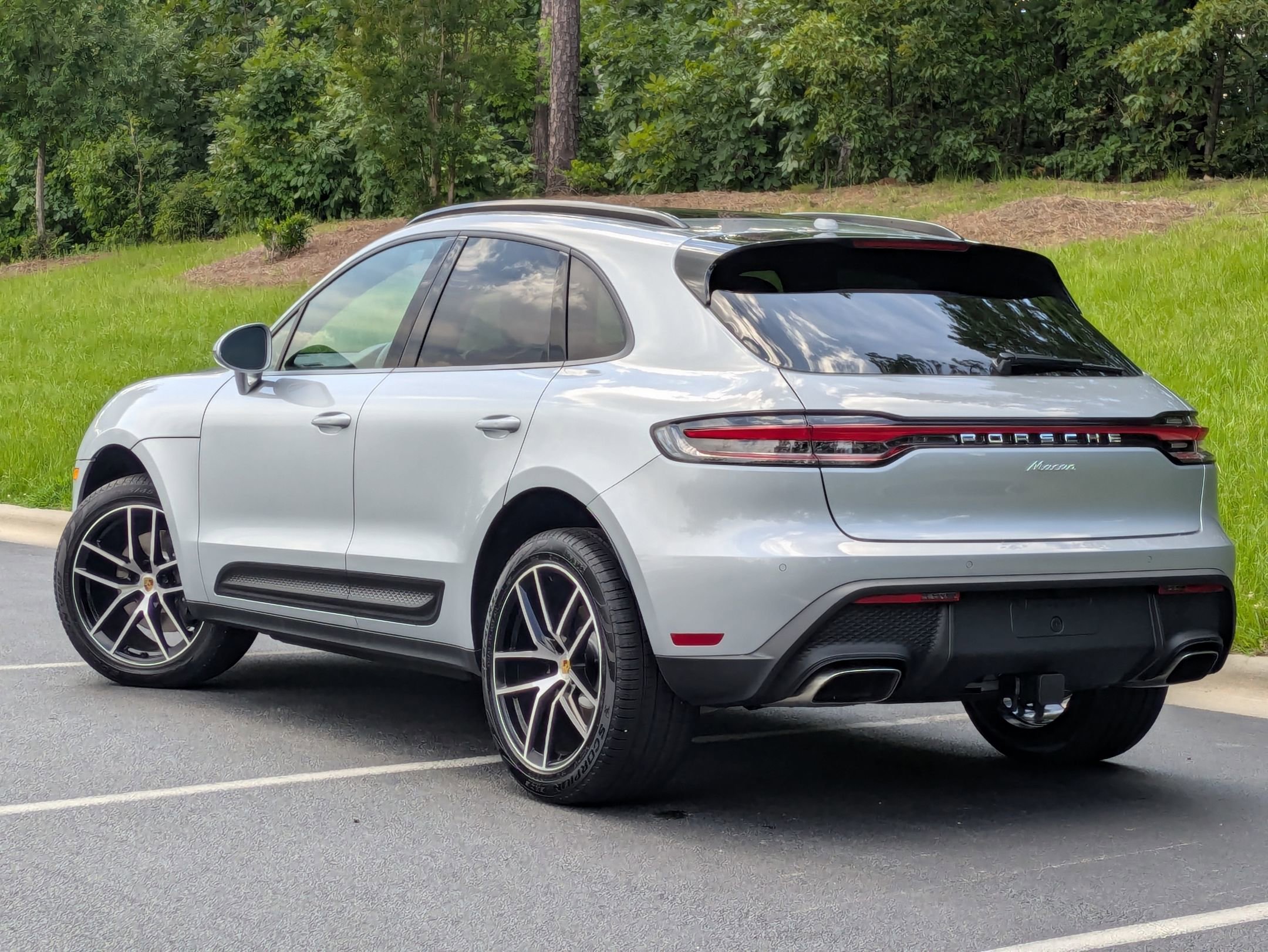 2025 Porsche Macan T photo 3