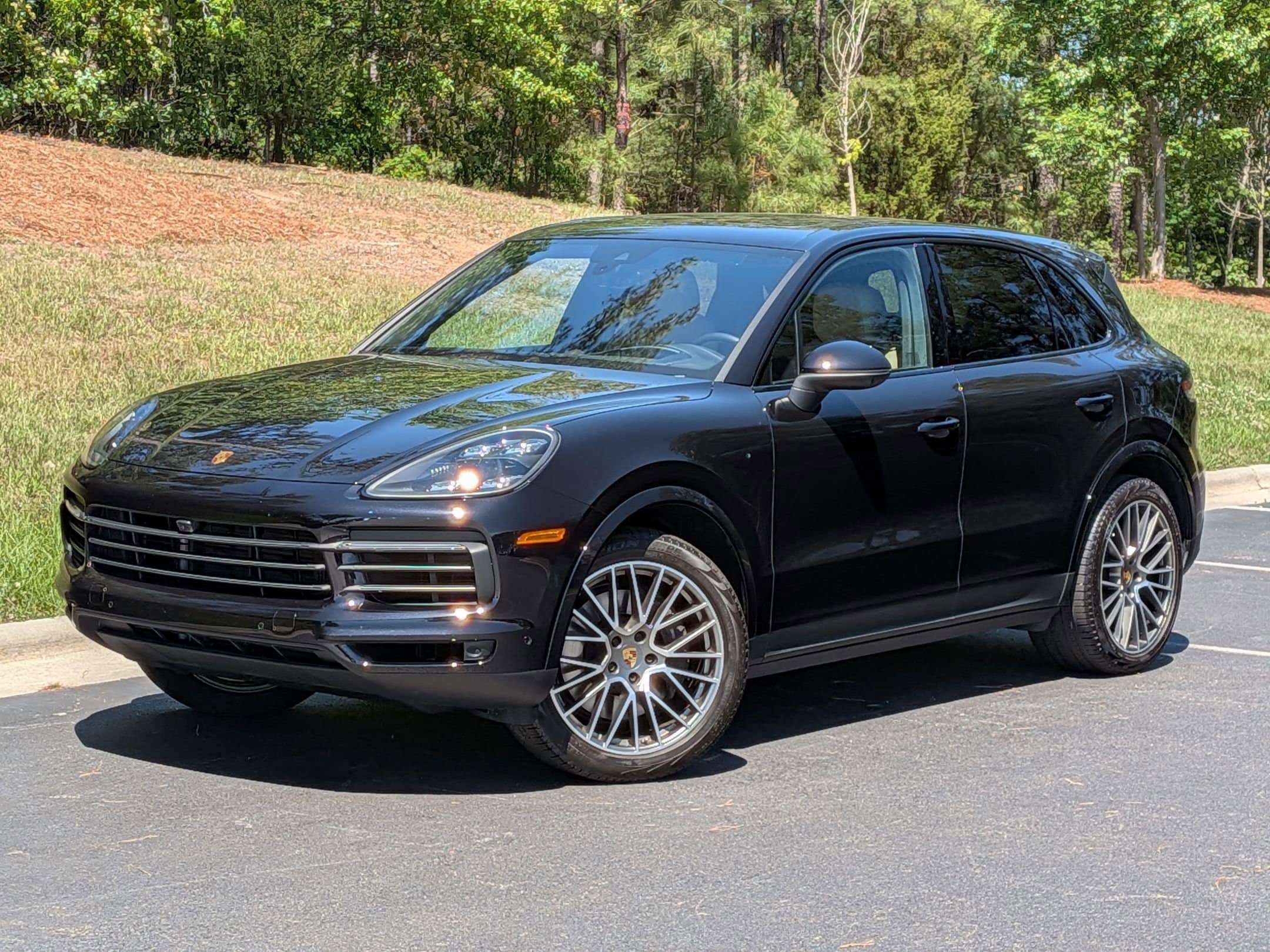 2022 Porsche Cayenne Platinum Edition's photo