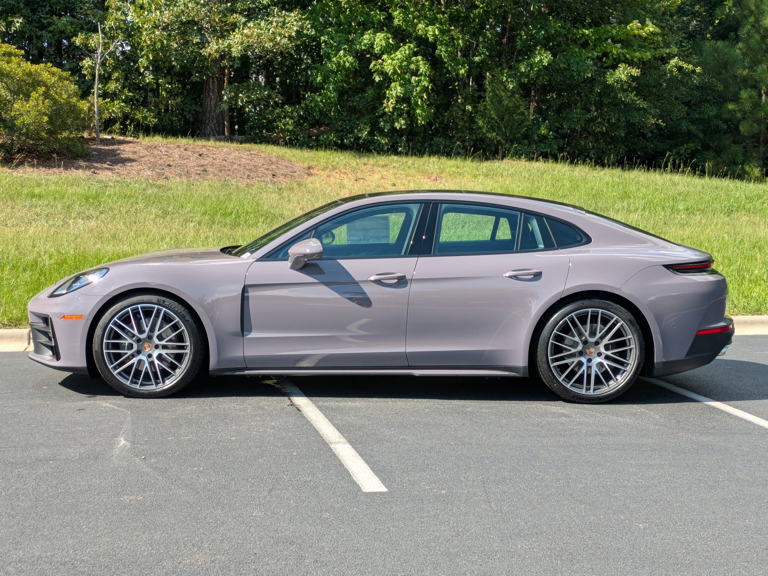 2025 Porsche Panamera 4 photo 2