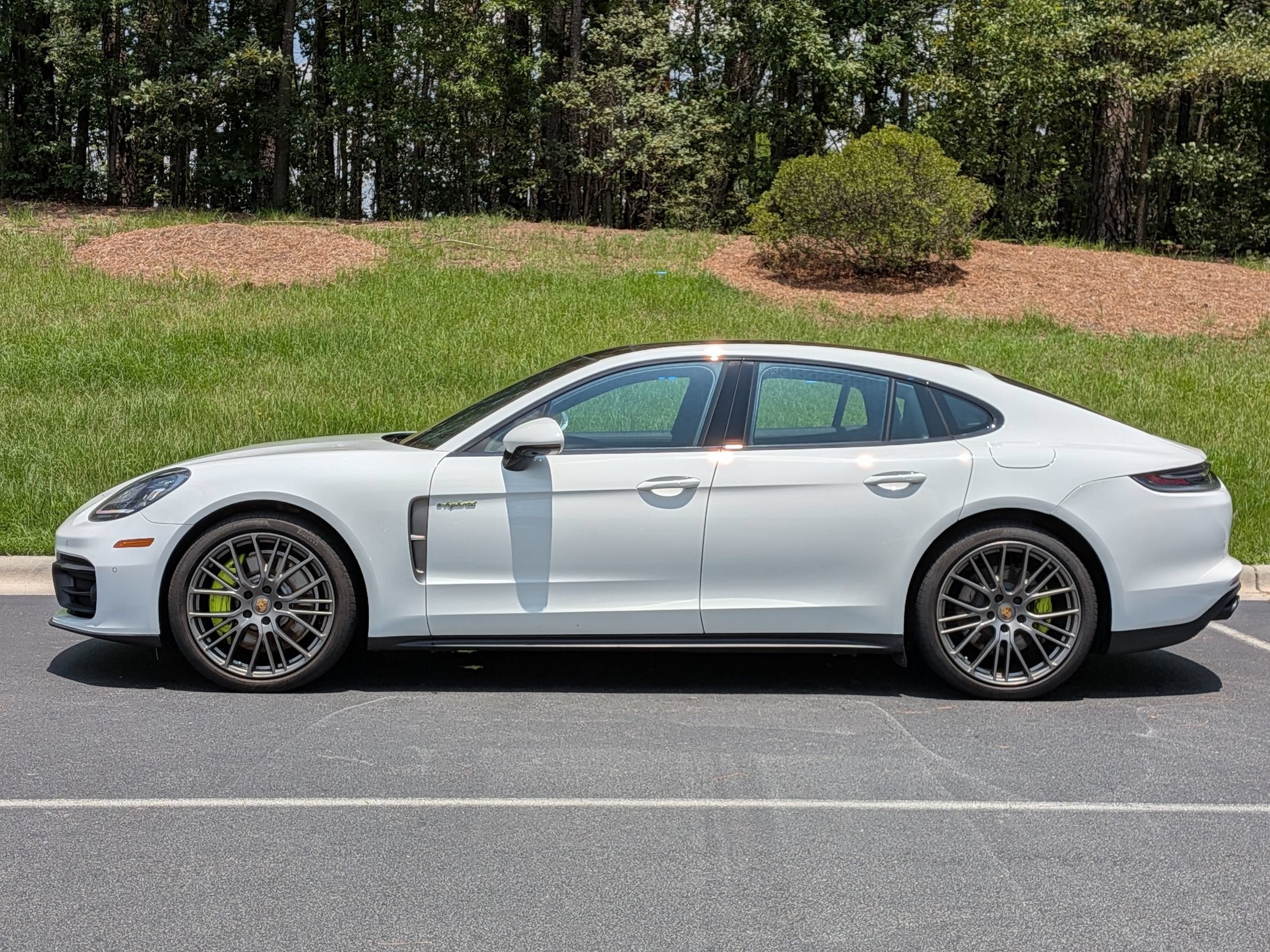 Porsche Panamera 4 E-Hybrid Platinum Edition