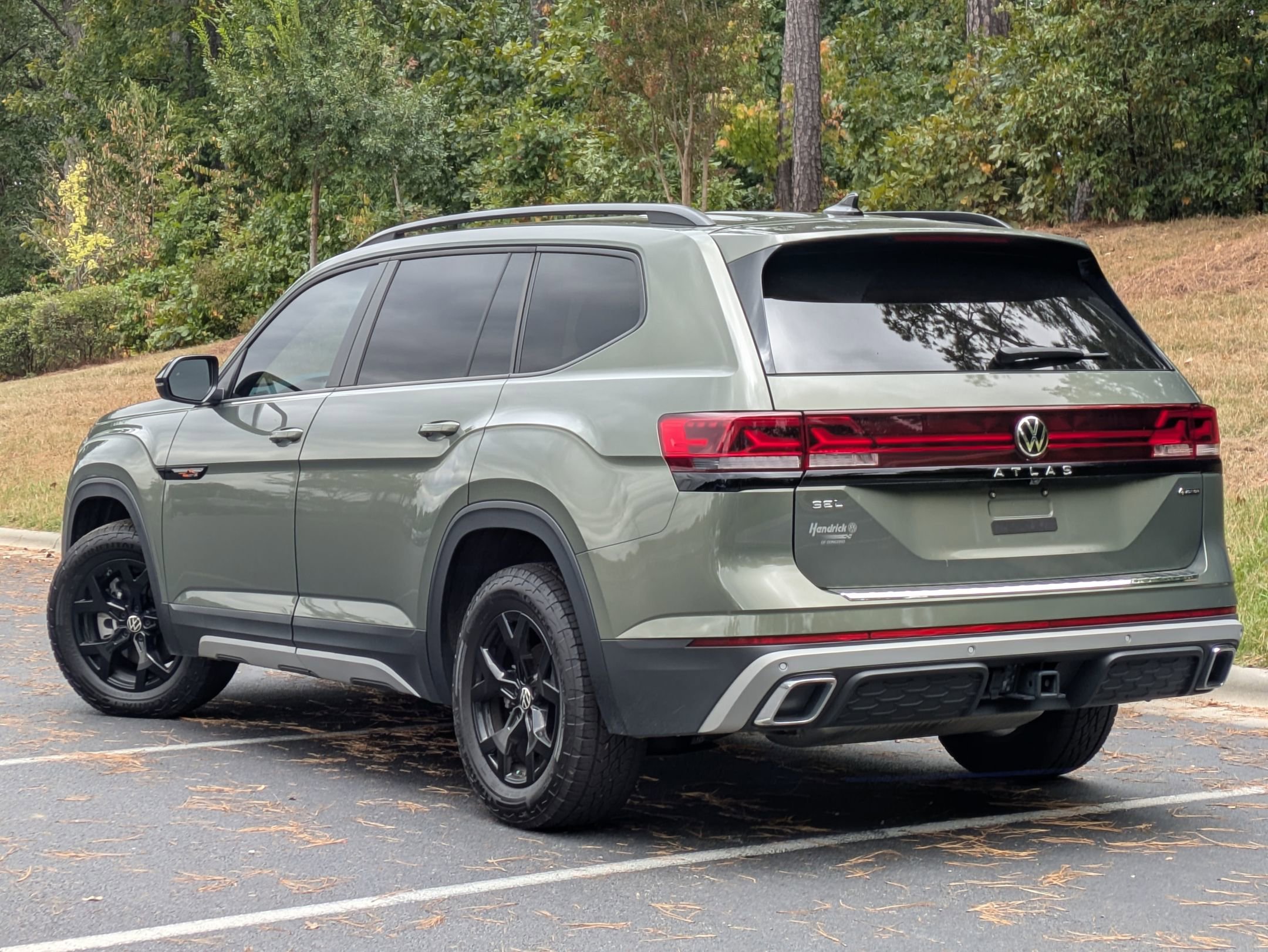 2024 Volkswagen Atlas Peak Edition SEL photo 2