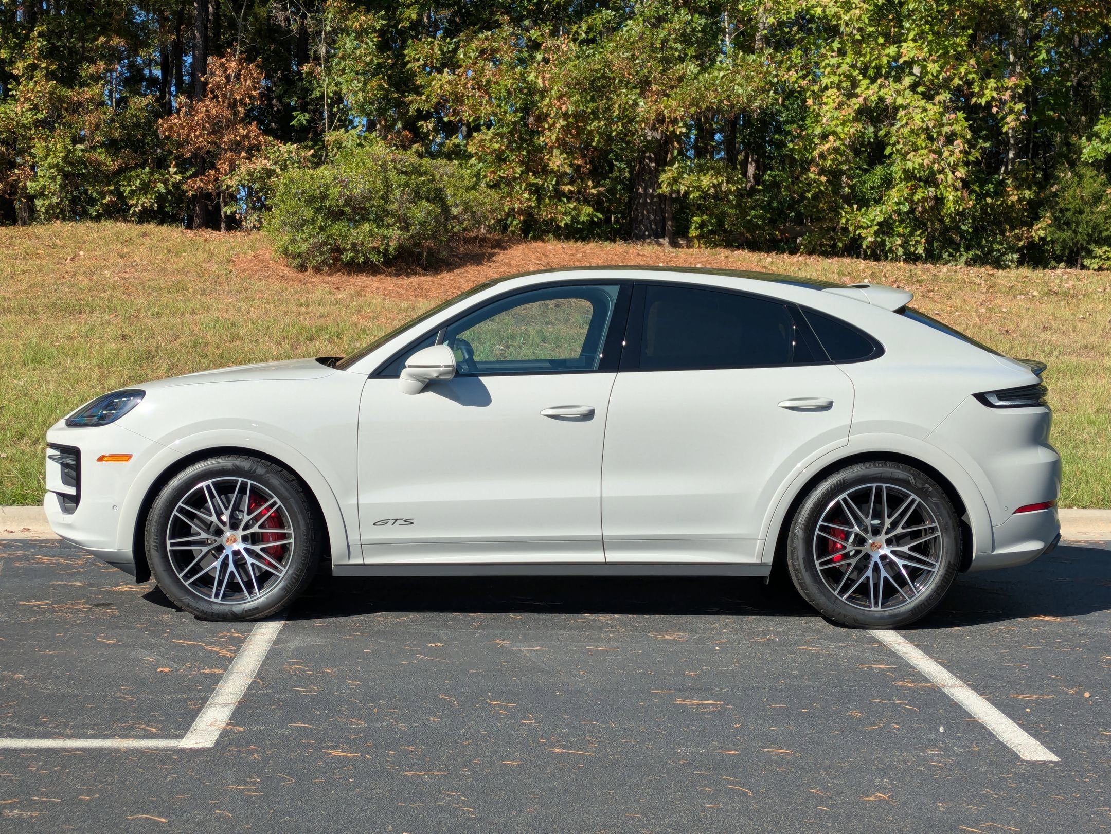 2025 Porsche Cayenne GTS Coupe photo 2