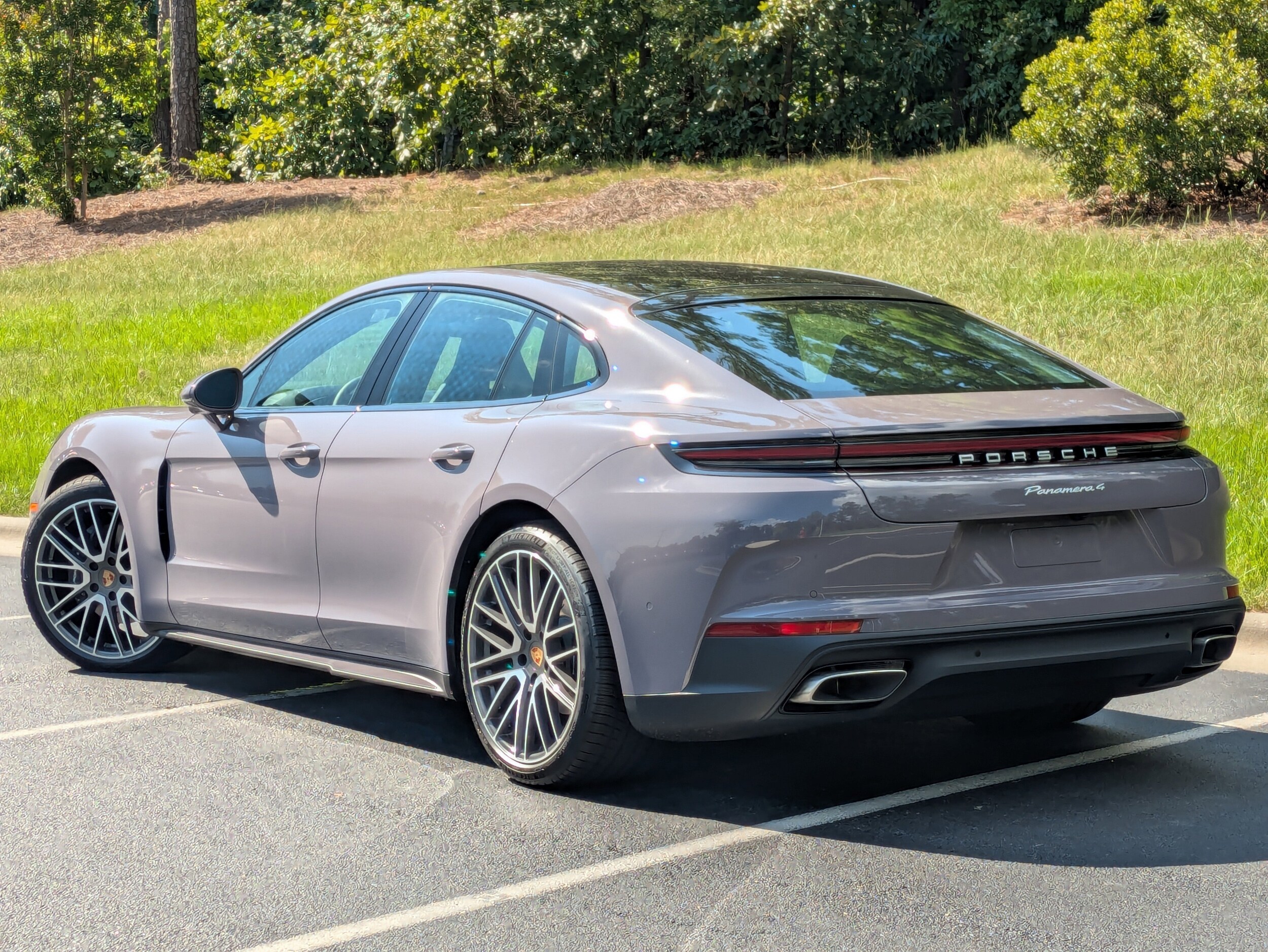 2025 Porsche Panamera 4 photo 3