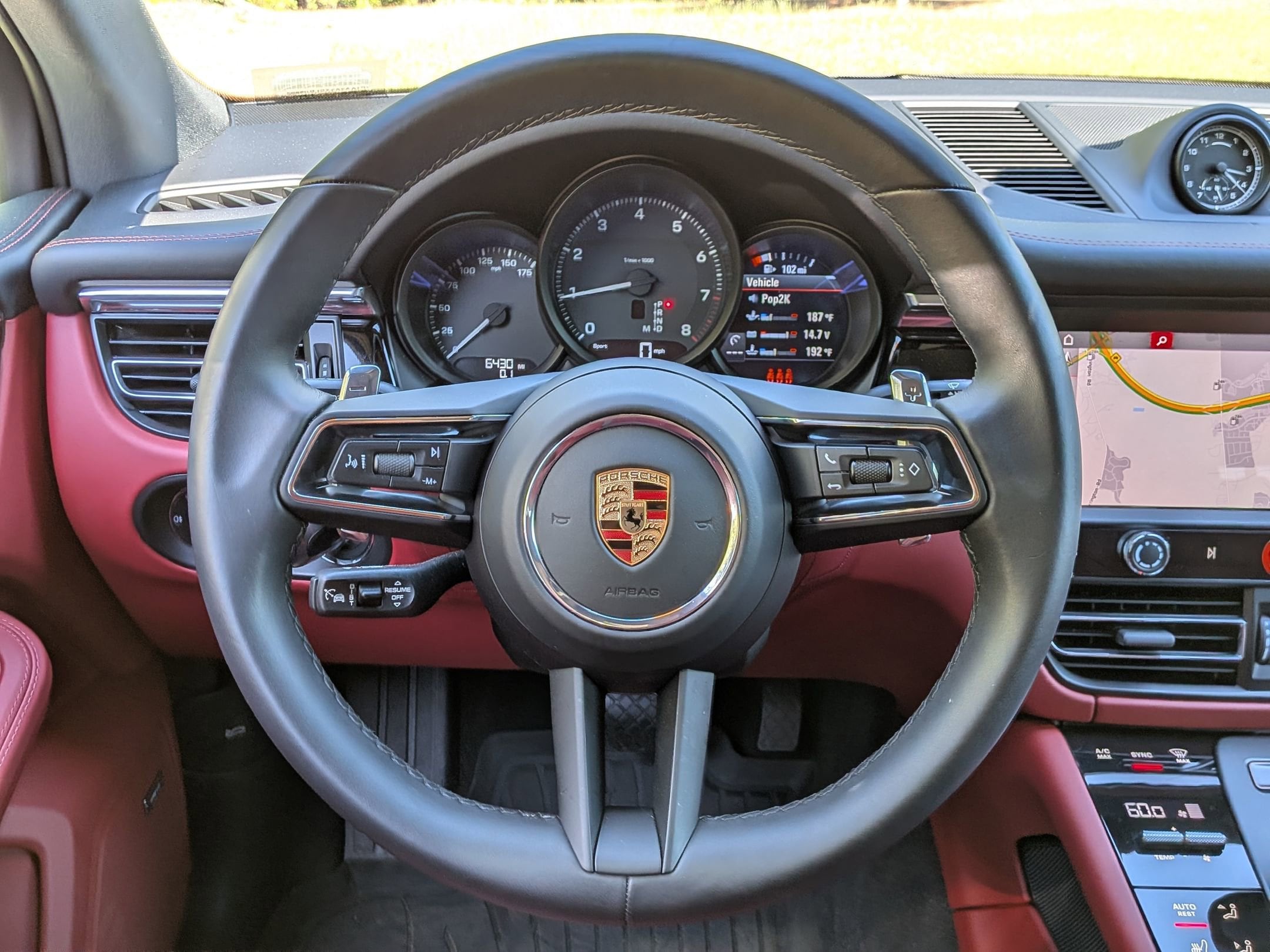 2025 Porsche Macan photo 5