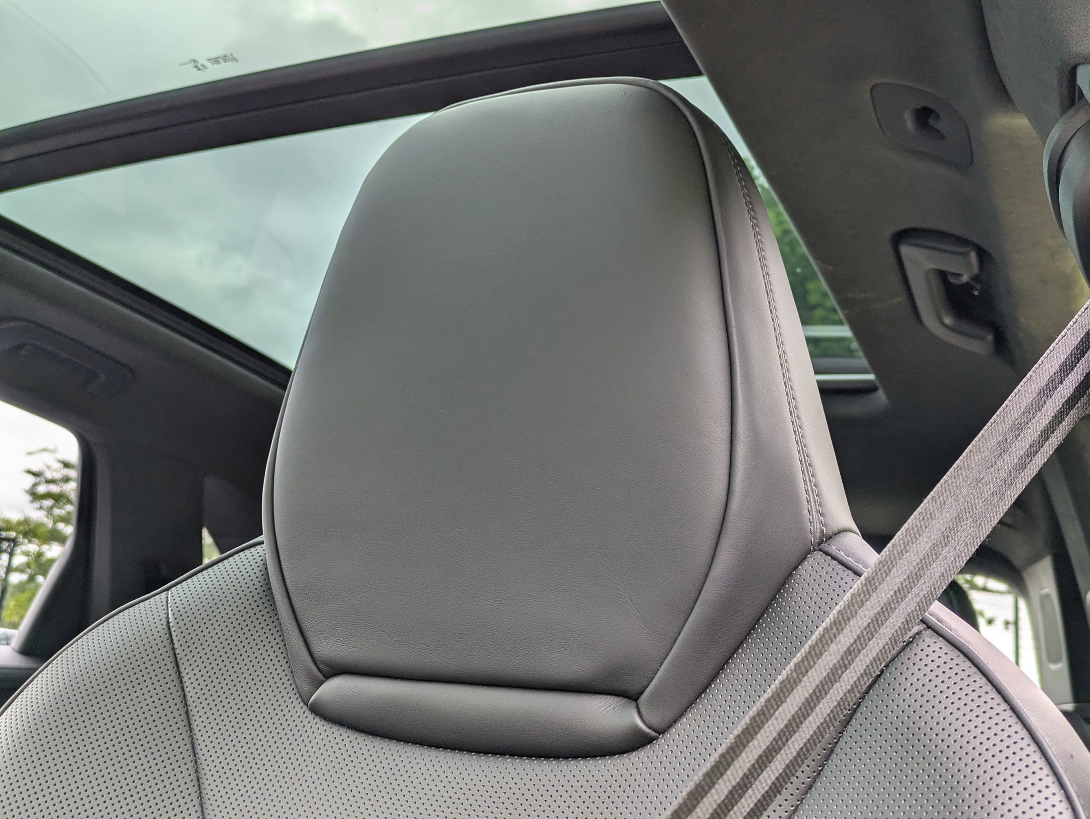 2025 Porsche Cayenne GTS photo 4