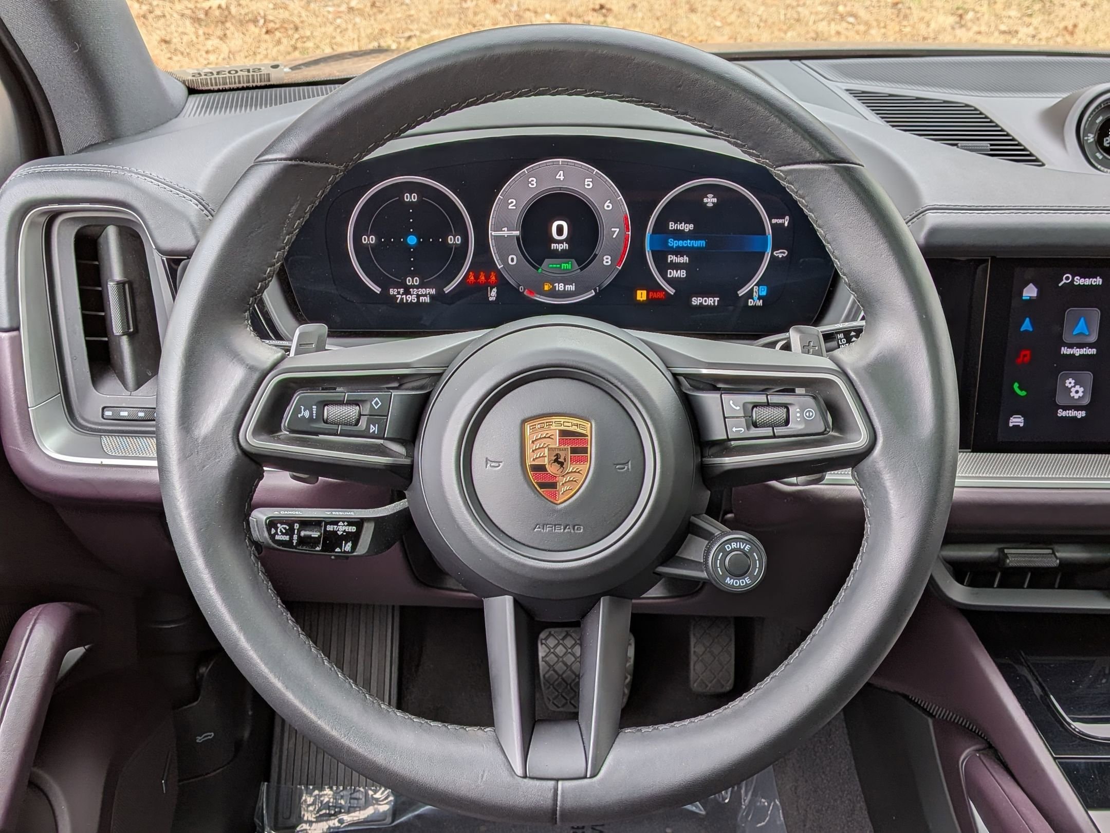 2025 Porsche Cayenne E-Hybrid photo 3