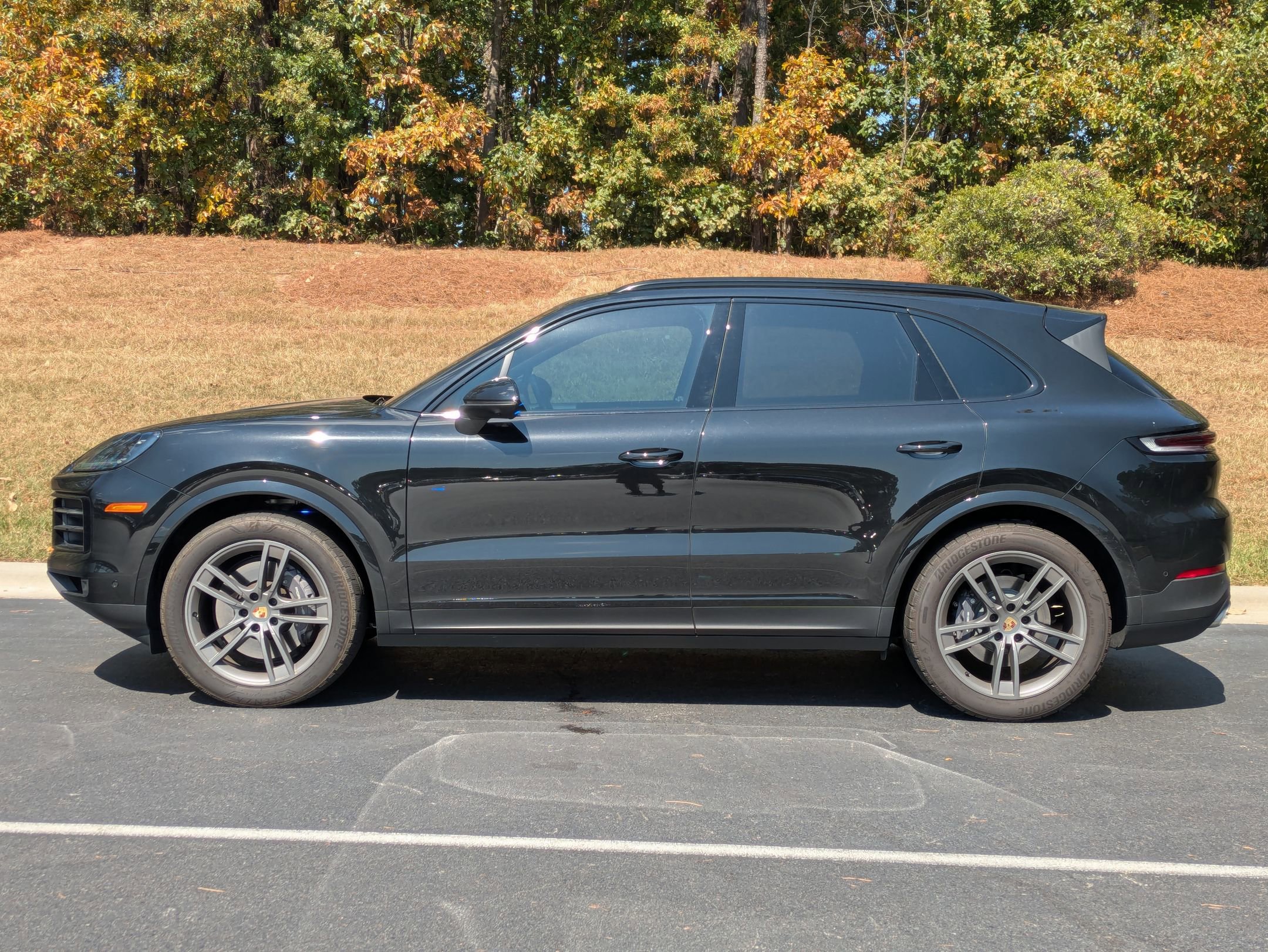 2024 Porsche Cayenne photo 2
