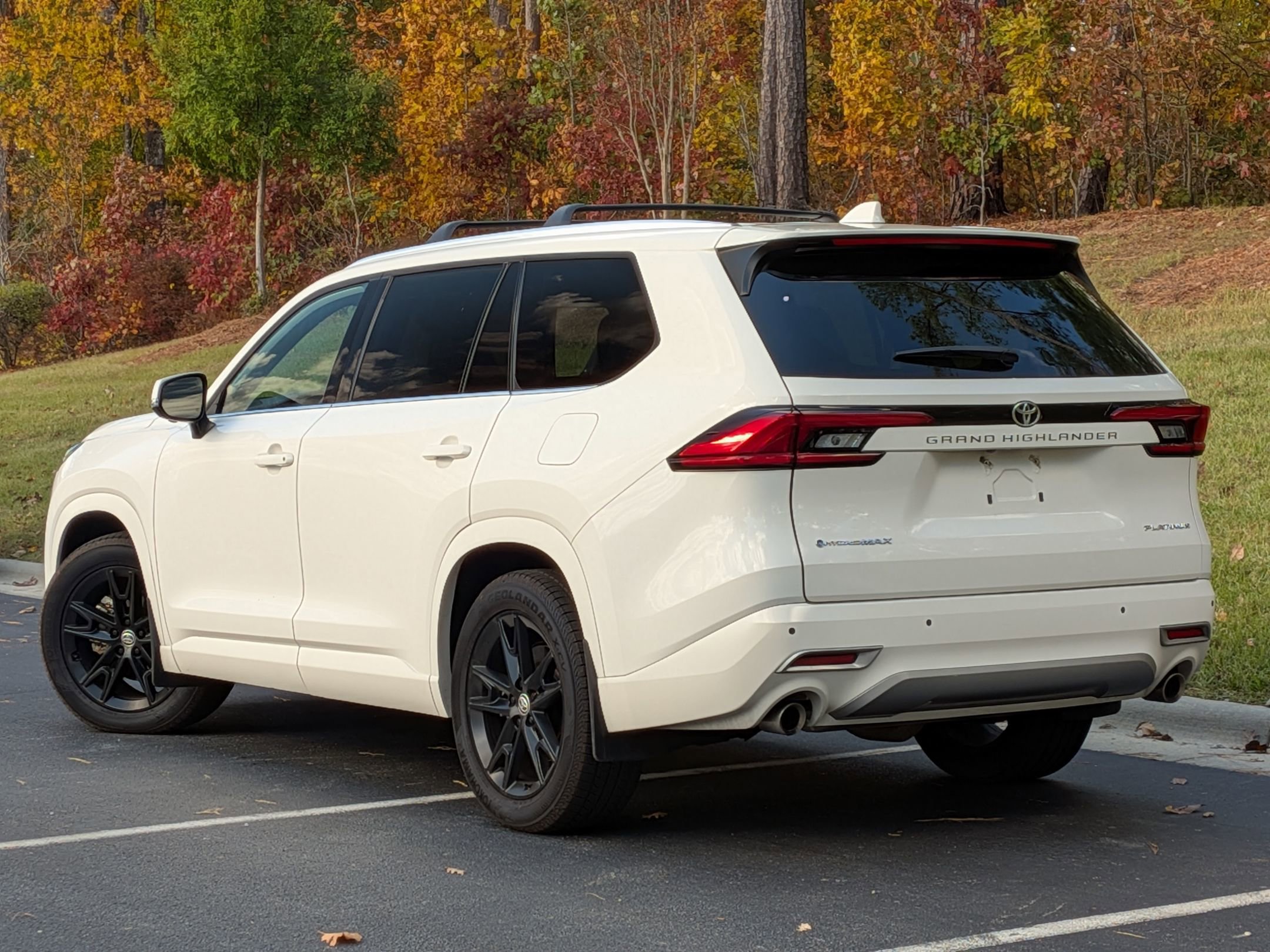 2024 Toyota Highlander Hybrid Platinum photo 3