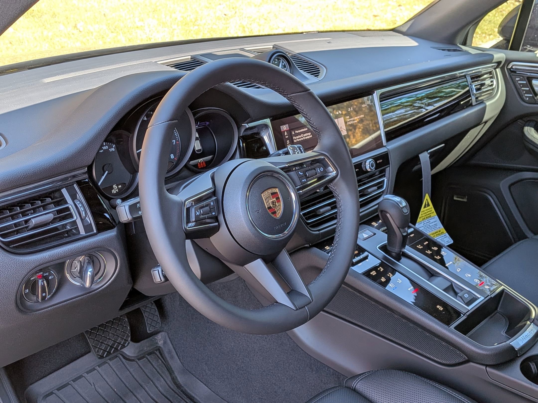 2026 Porsche Macan T photo 3