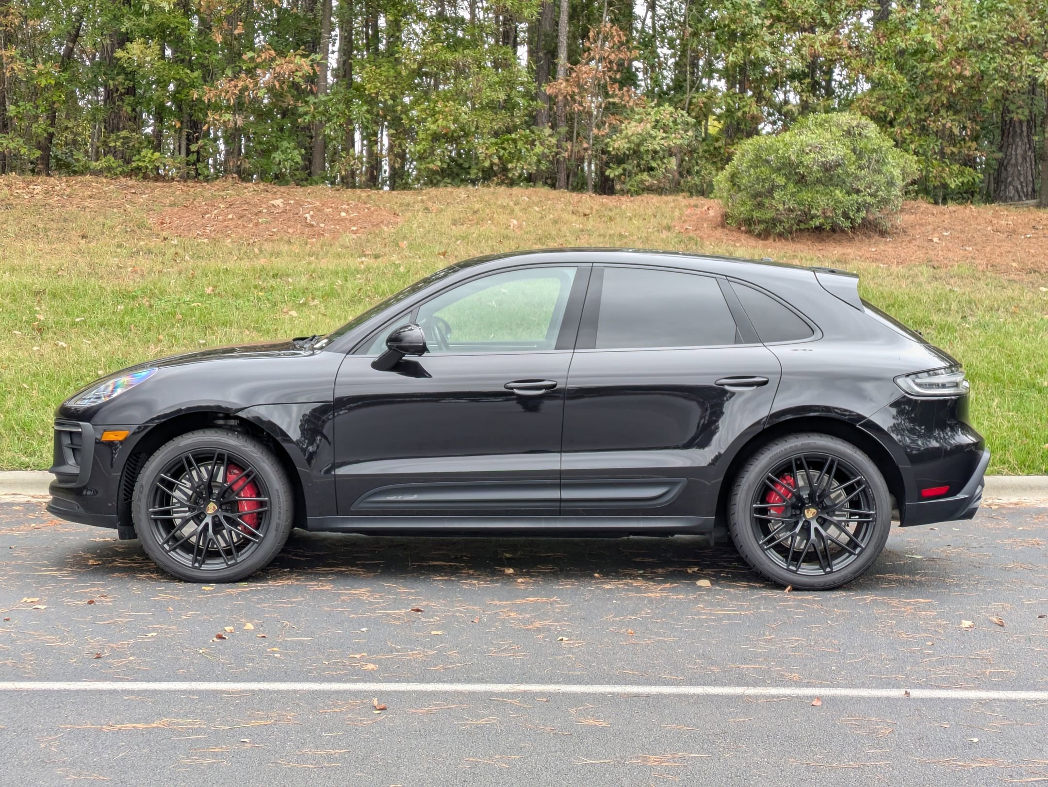 2023 Porsche Macan GTS photo 2