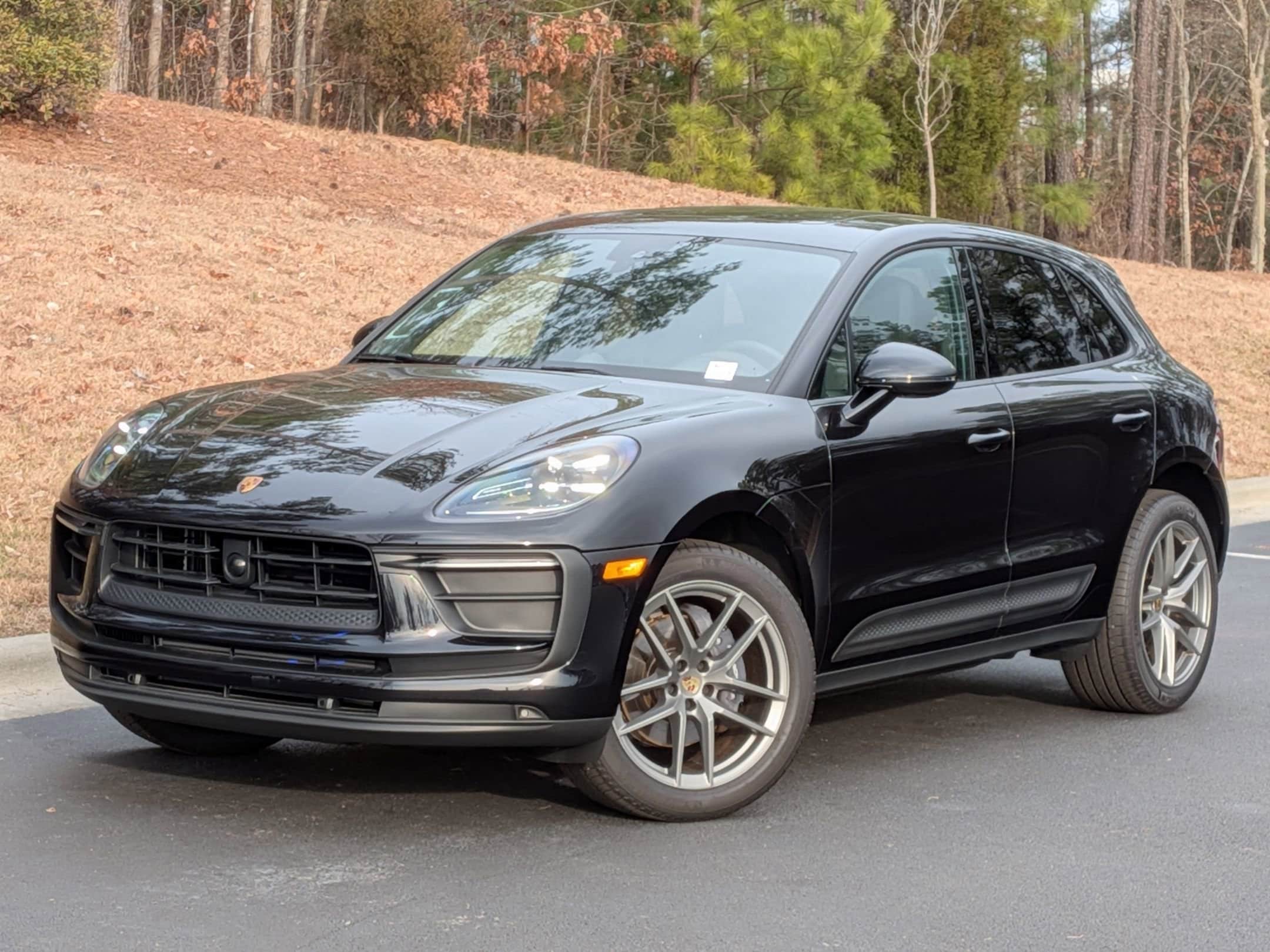 2025 Porsche Macan's photo