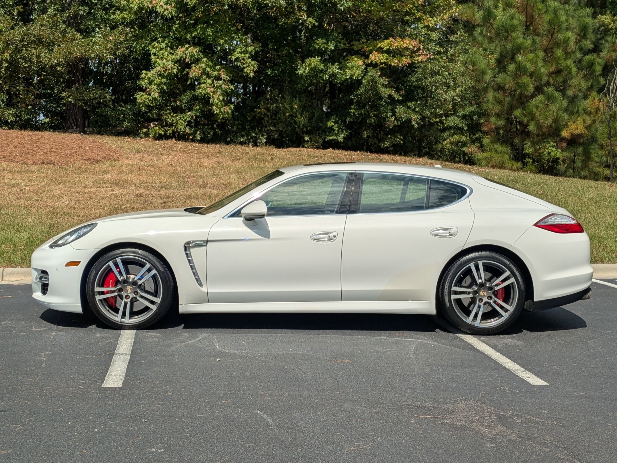 2011 Porsche Panamera Turbo photo 2