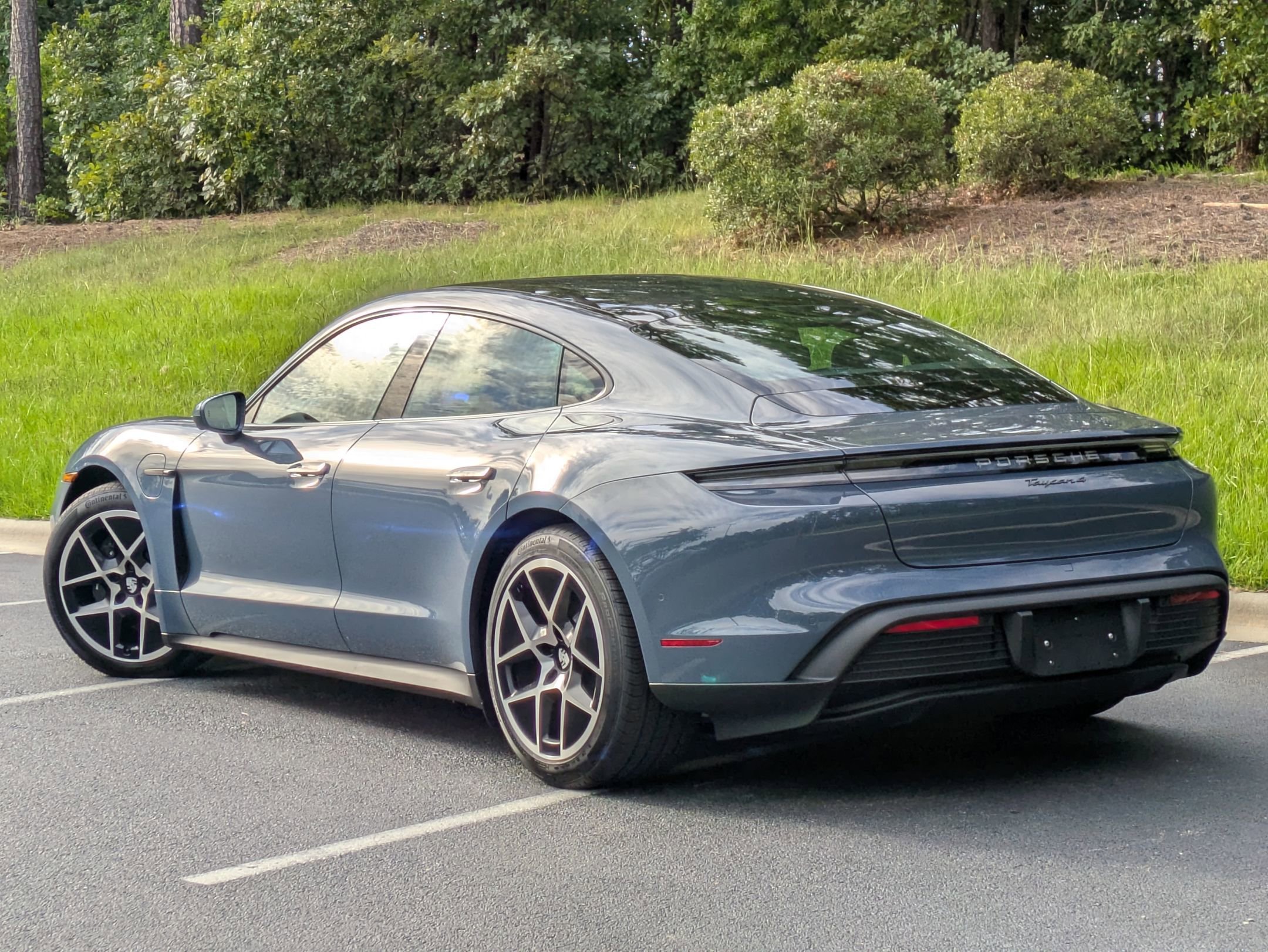 2025 Porsche Taycan 4 photo 3
