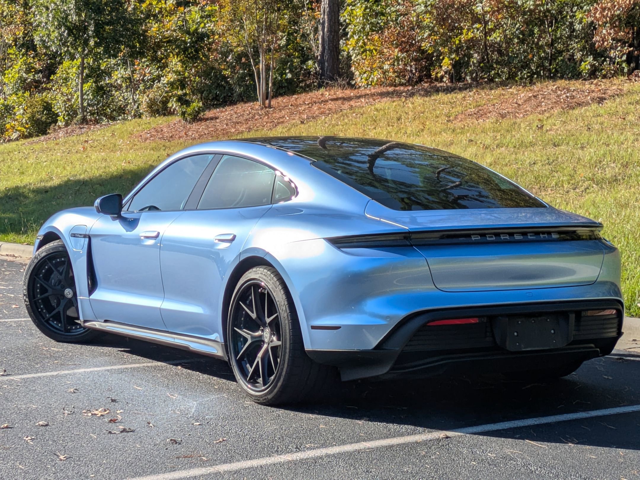 2023 Porsche Taycan photo 3