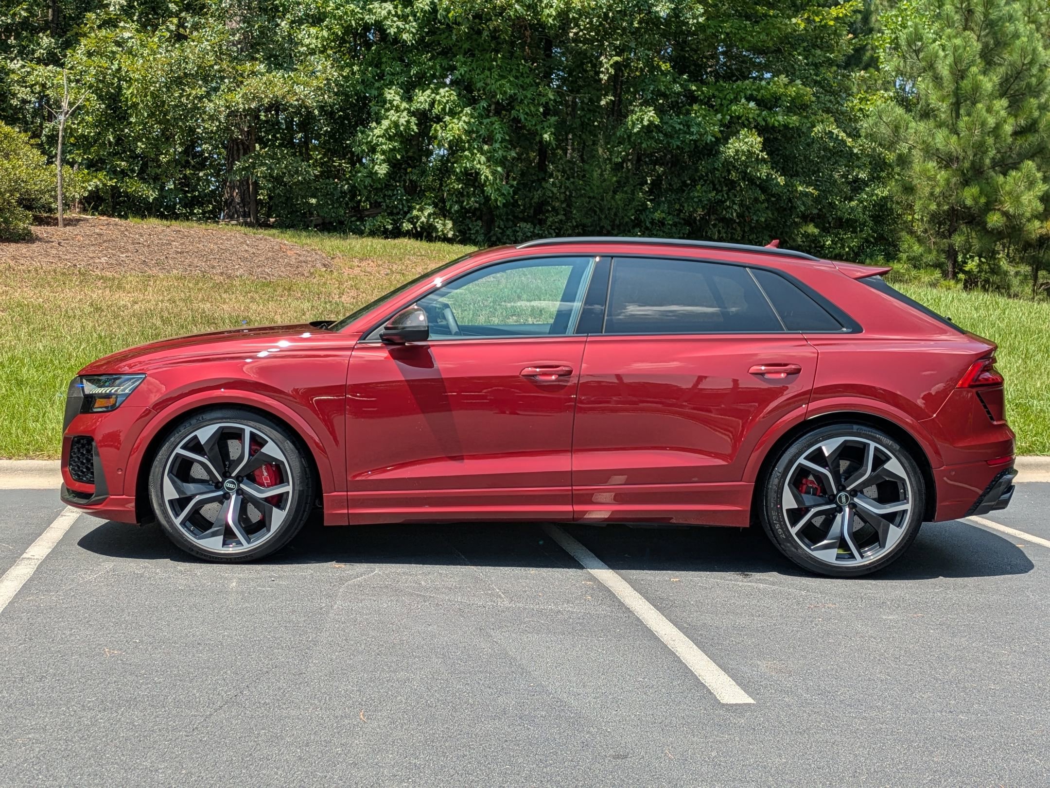 2022 Audi RS Q8 photo 2