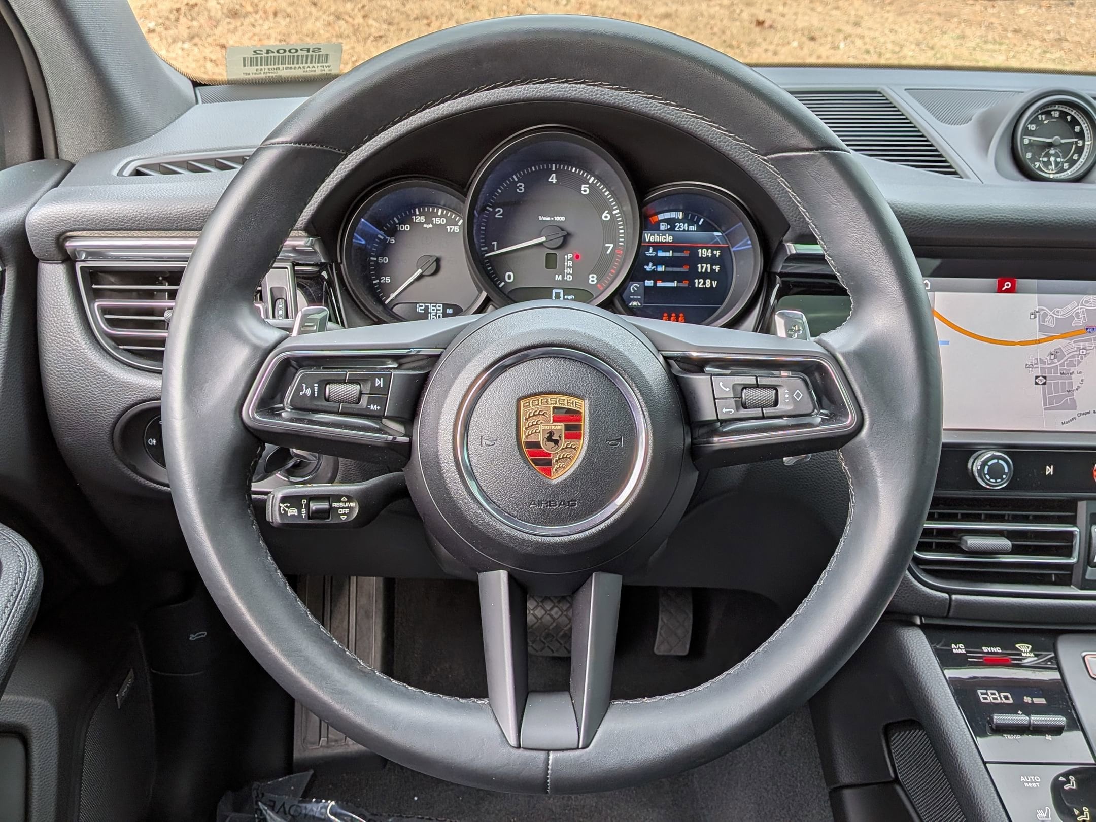 2025 Porsche Macan photo 3