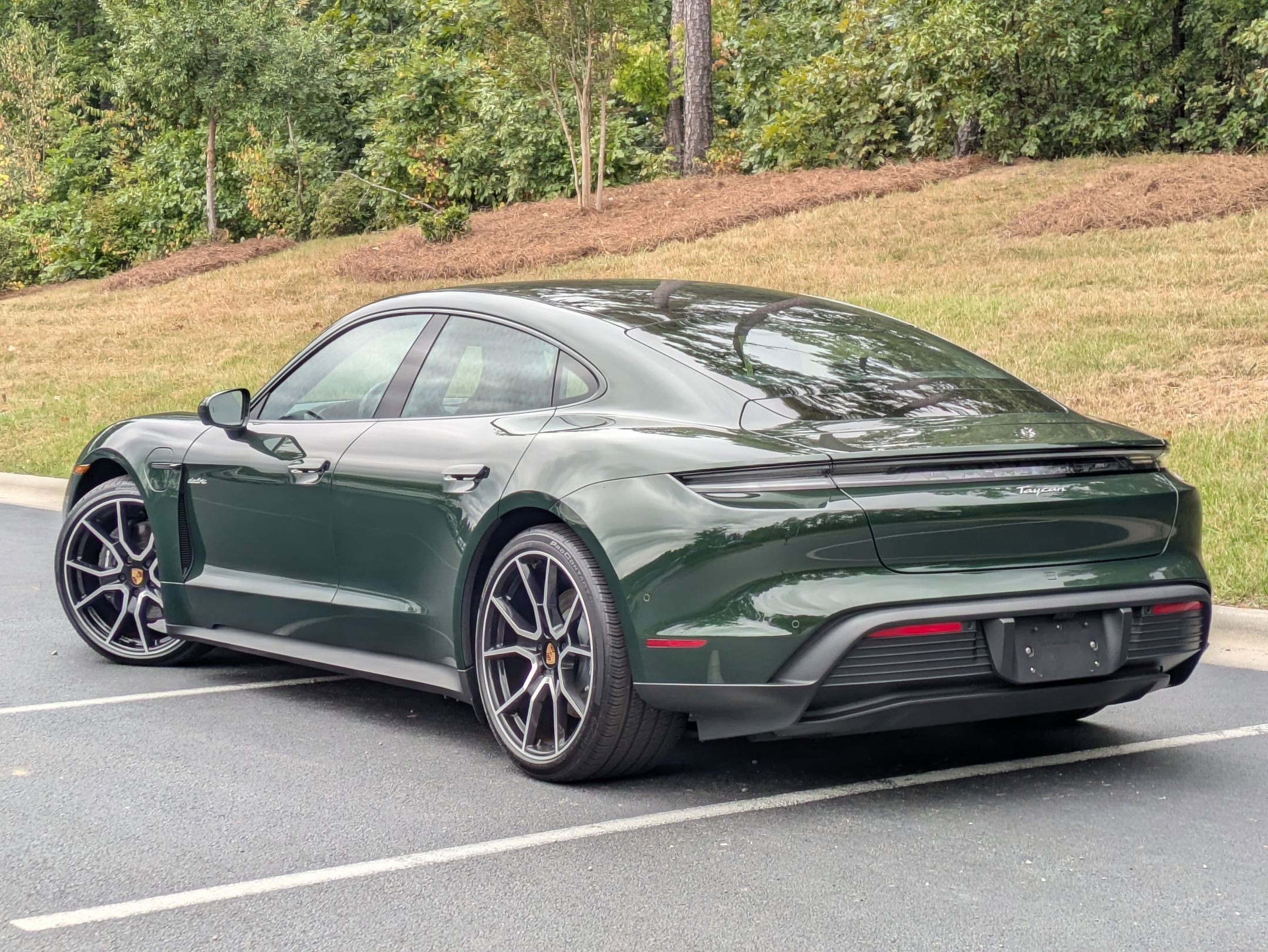 2025 Porsche Taycan photo 3