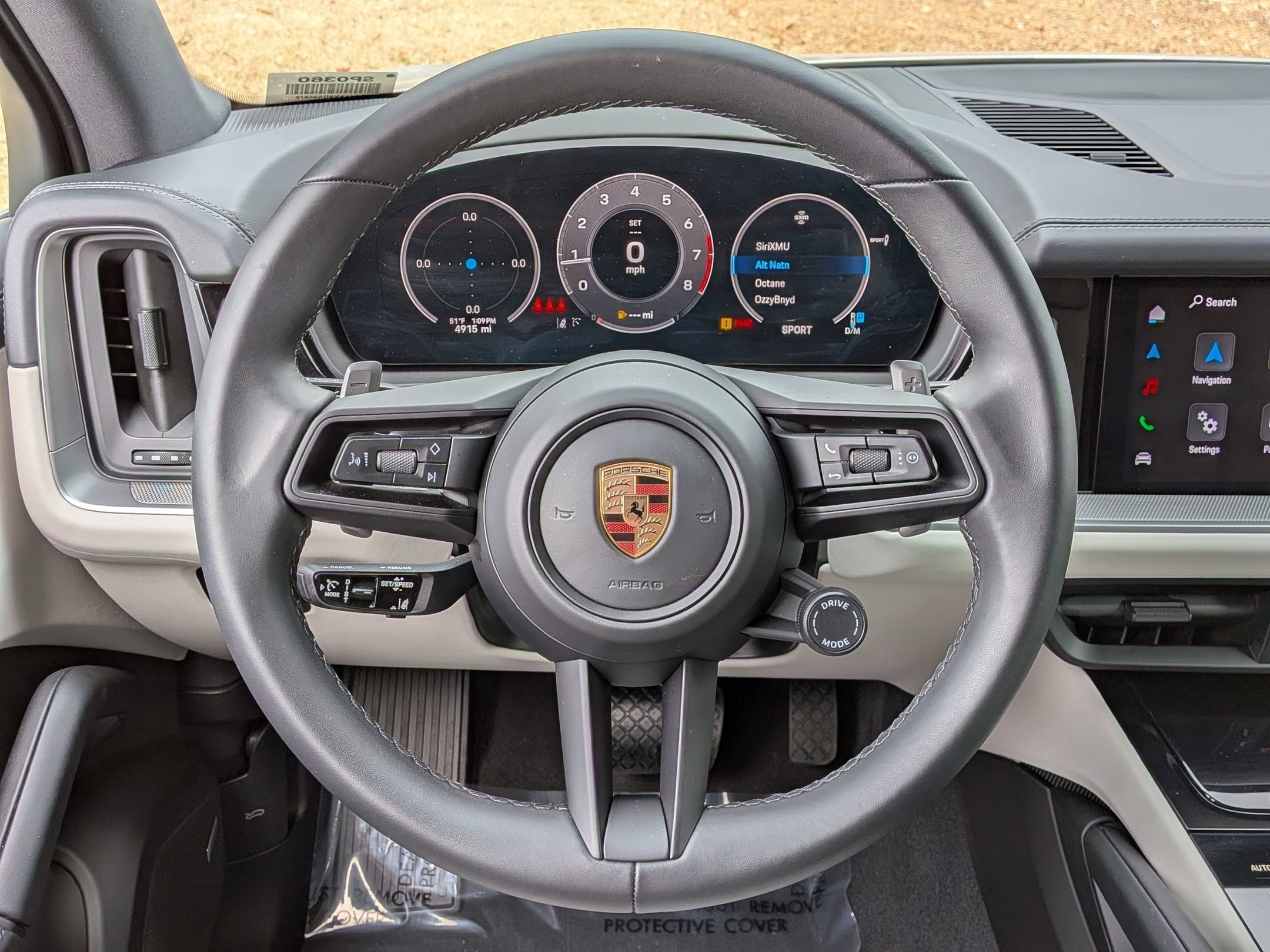 2025 Porsche Cayenne photo 3