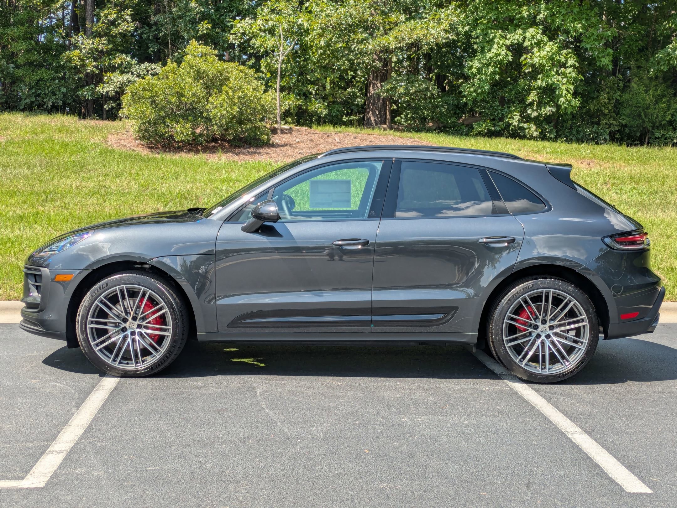 2025 Porsche Macan S photo 2