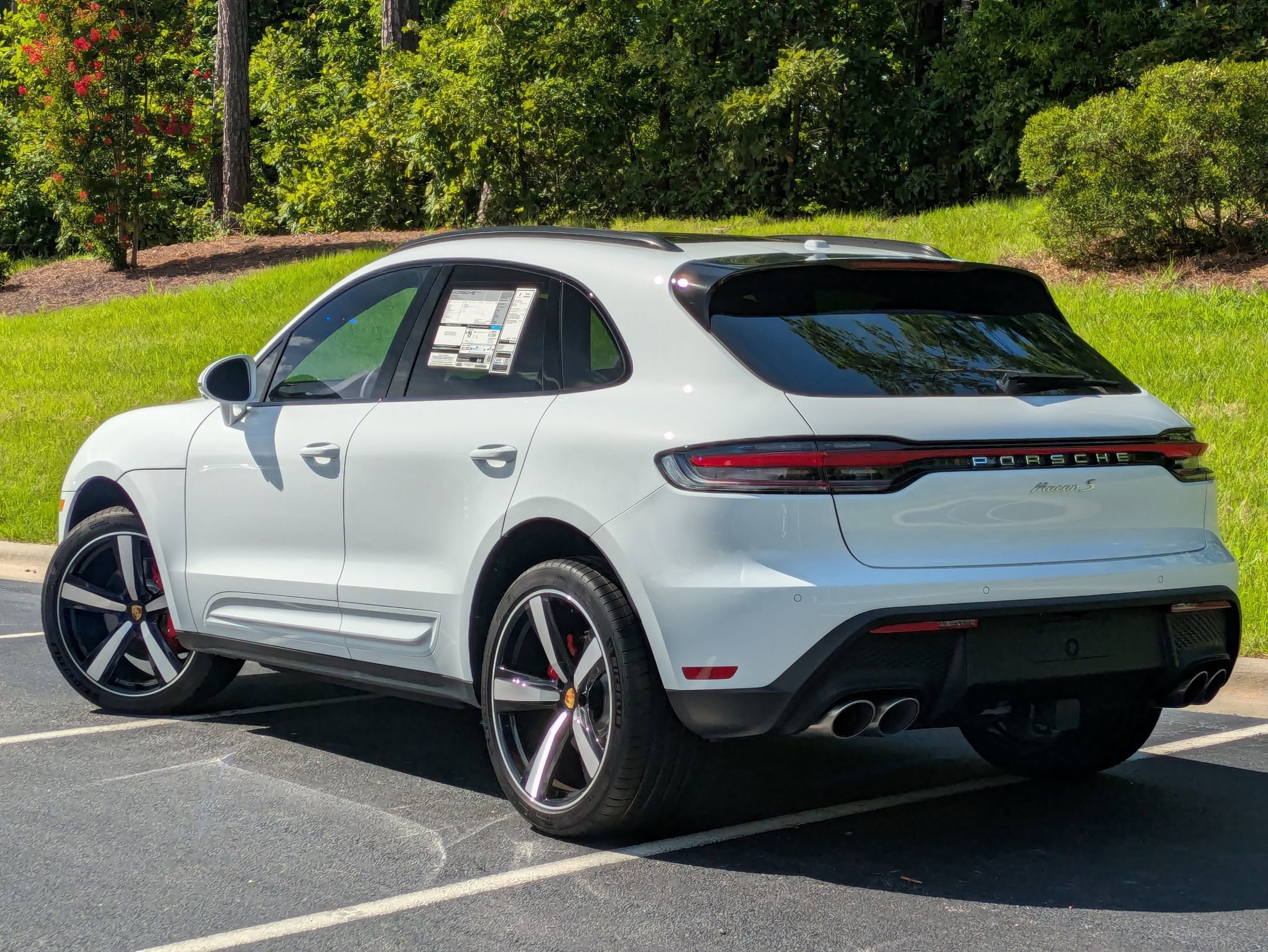 2025 Porsche Macan S photo 2