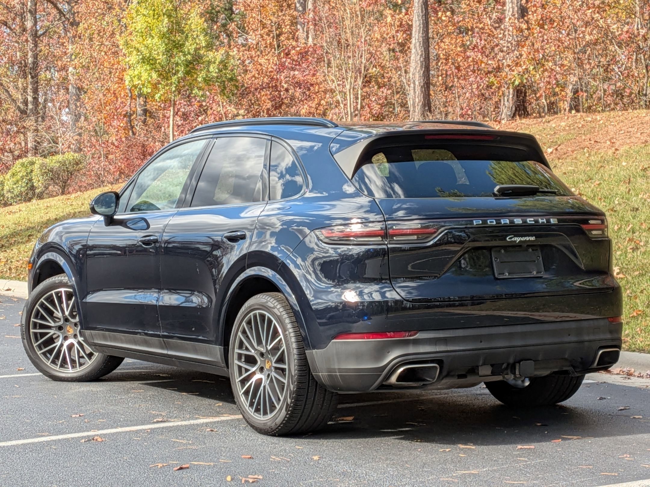2023 Porsche Cayenne Platinum Edition photo 2