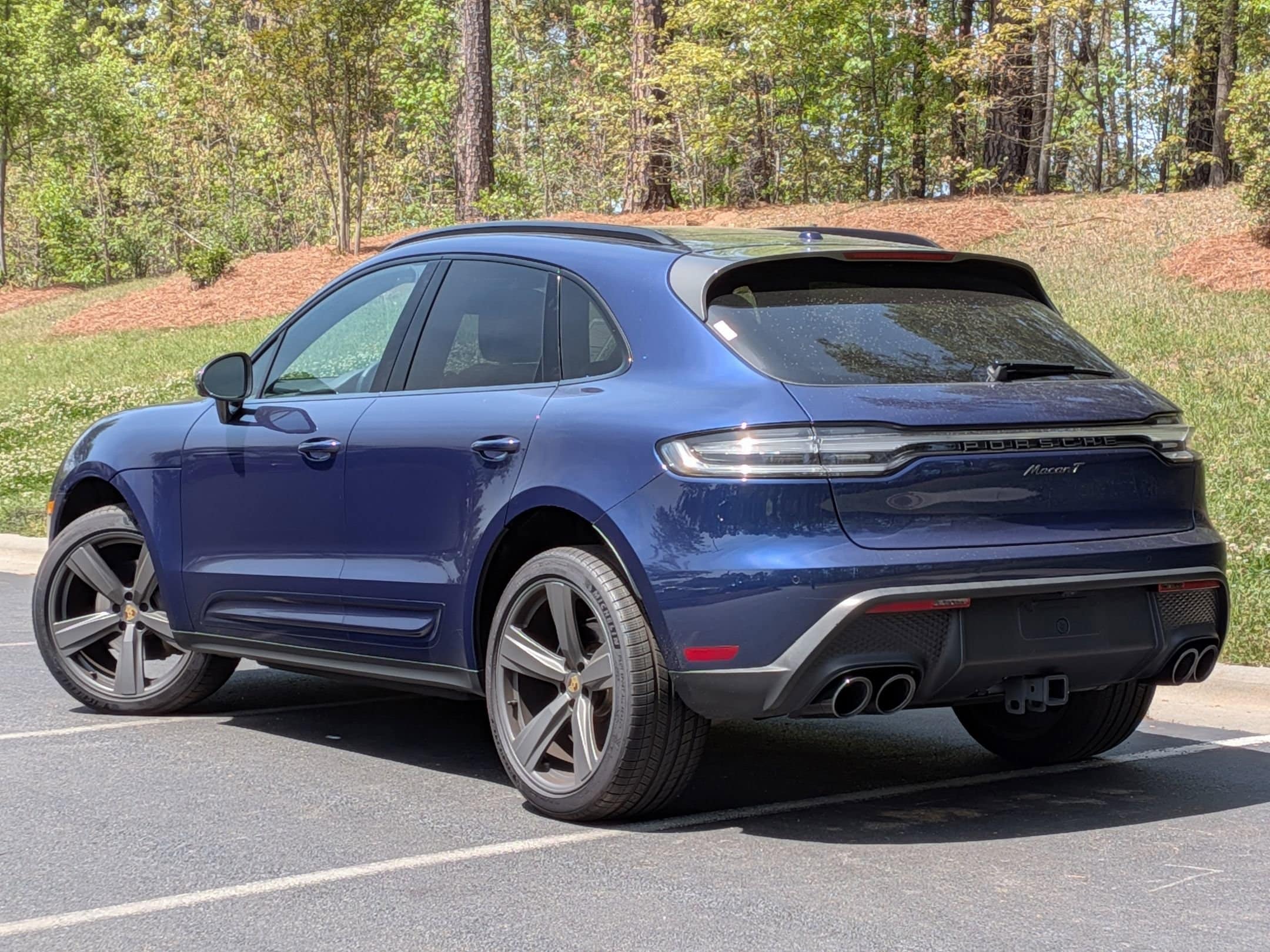 2025 Porsche Macan T photo 2