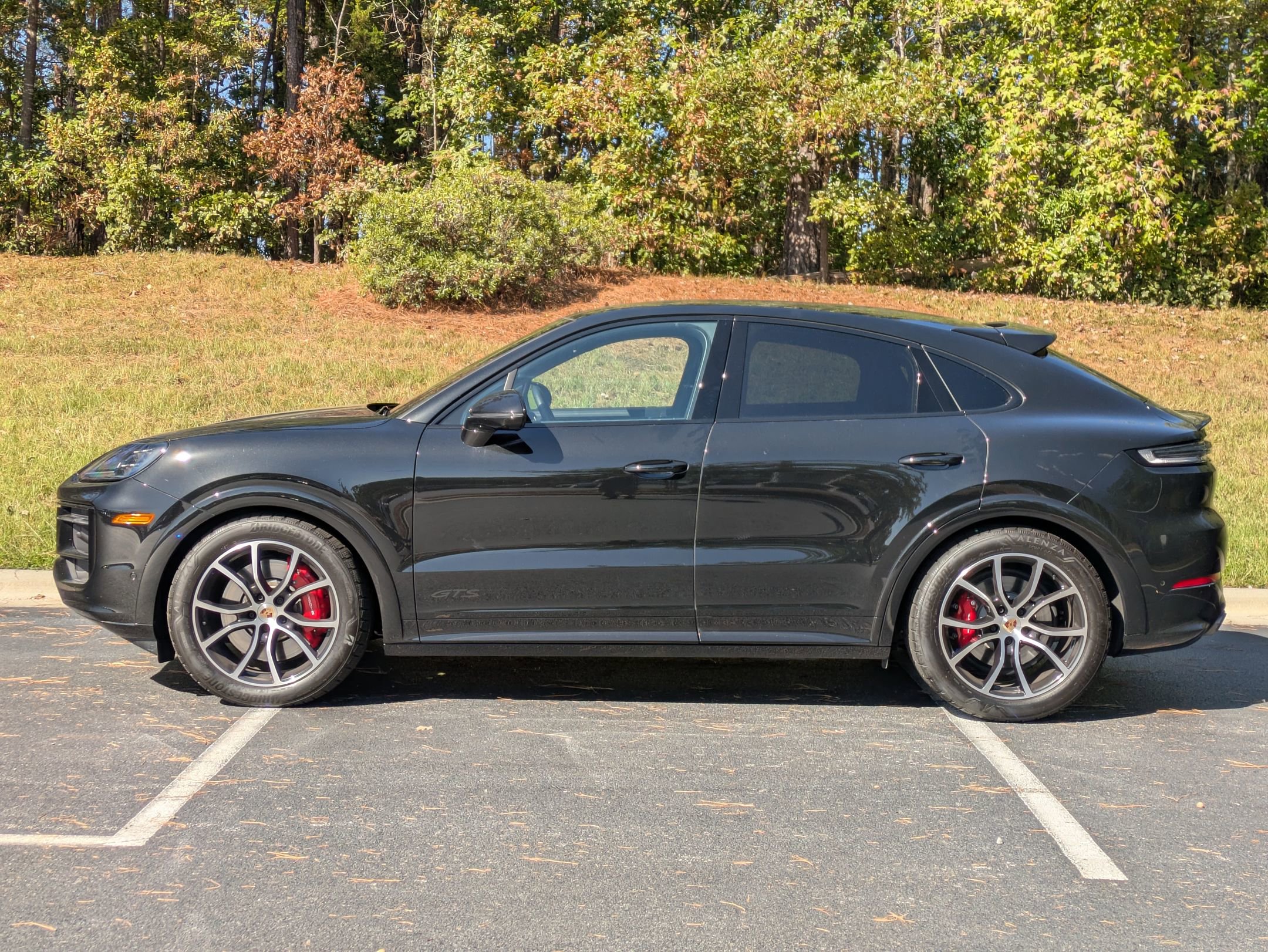 2025 Porsche Cayenne GTS Coupe photo 2