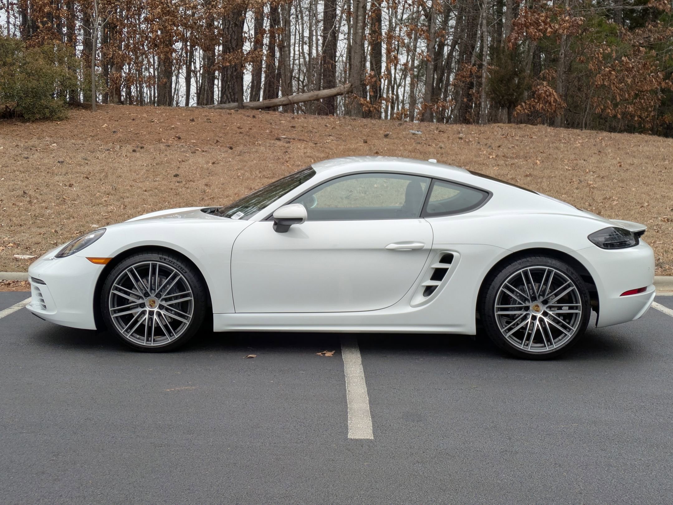 2024 Porsche Cayman photo 2
