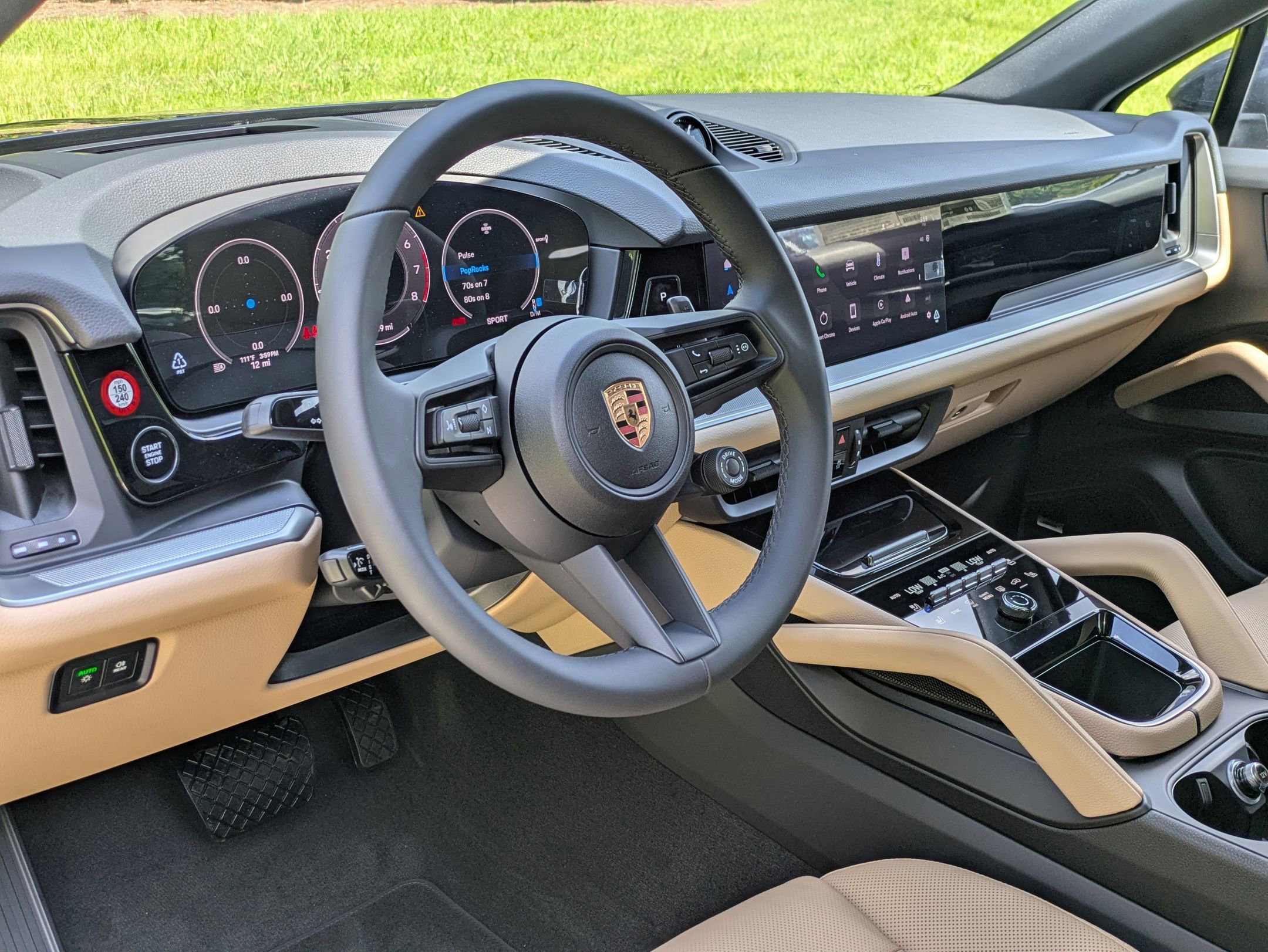 2025 Porsche Cayenne Coupe photo 3