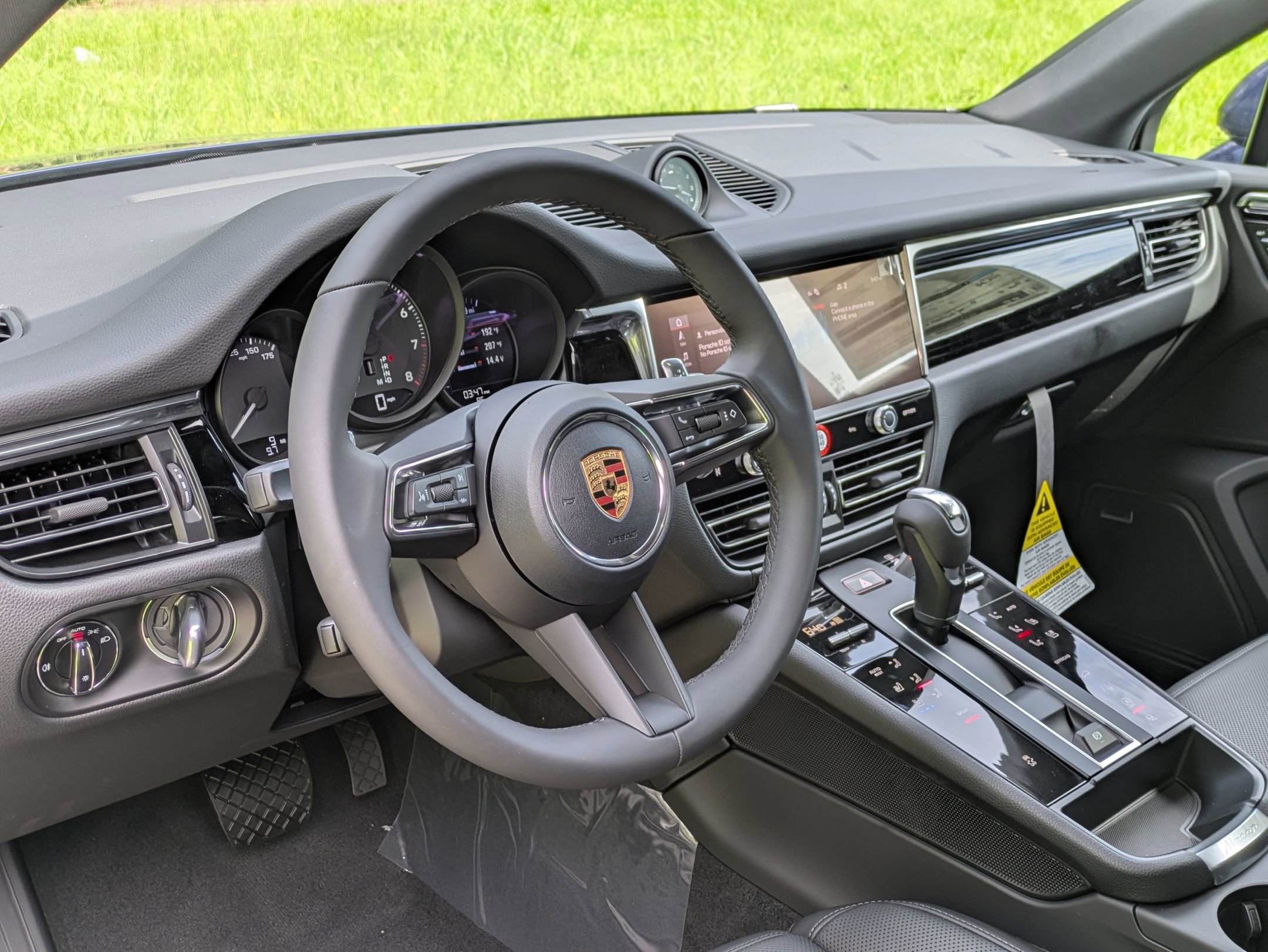 2026 Porsche Macan T photo 3