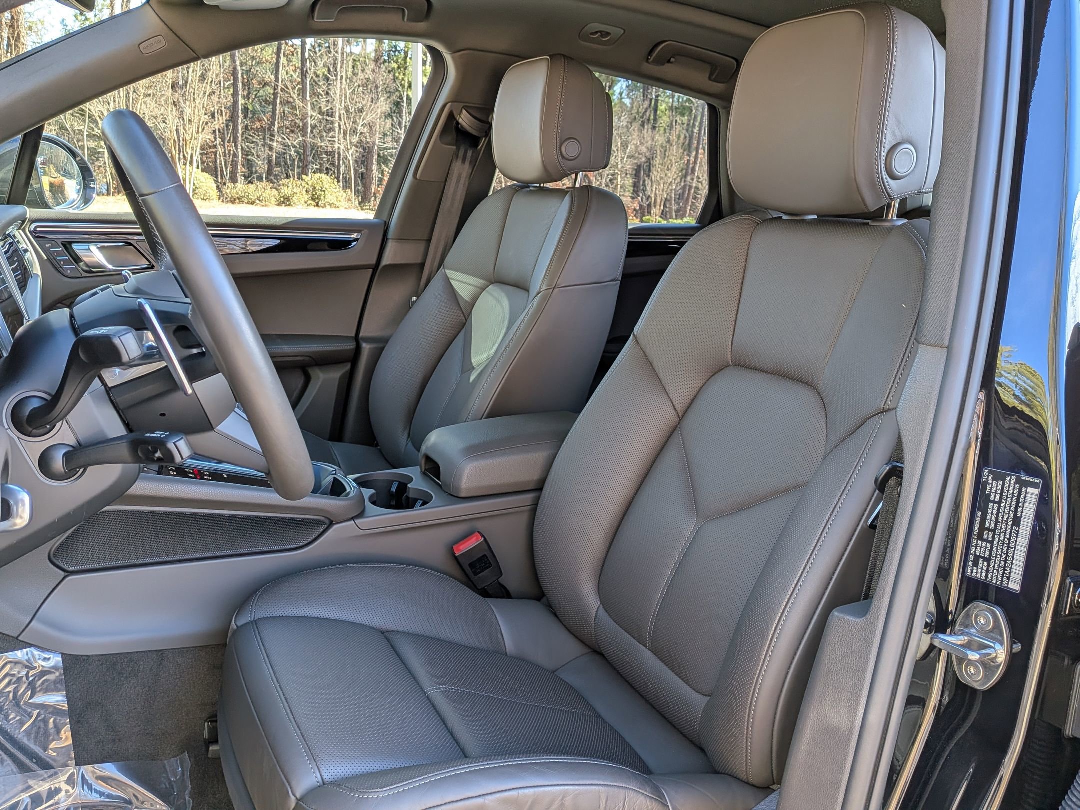 2025 Porsche Macan photo 4