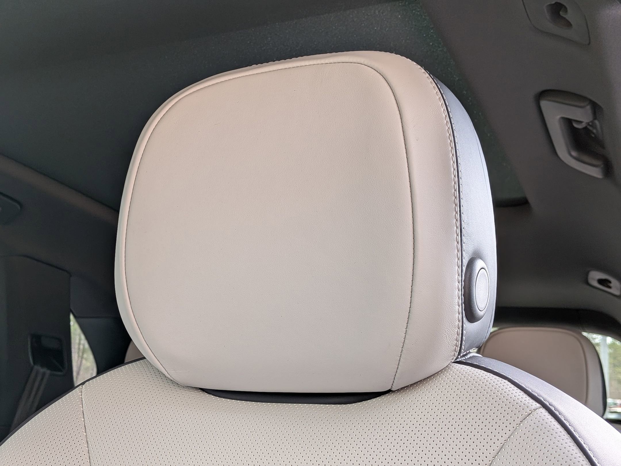 2025 Porsche Cayenne photo 5