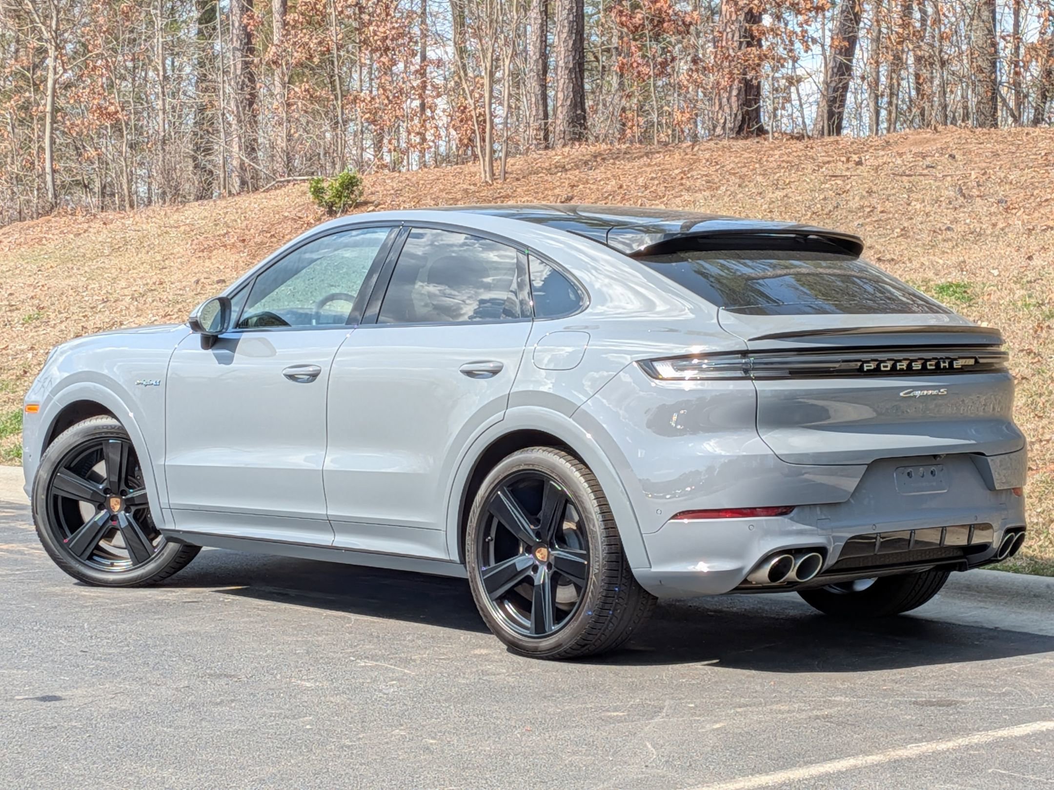2025 Porsche Cayenne S E-Hybrid Coupe photo 2