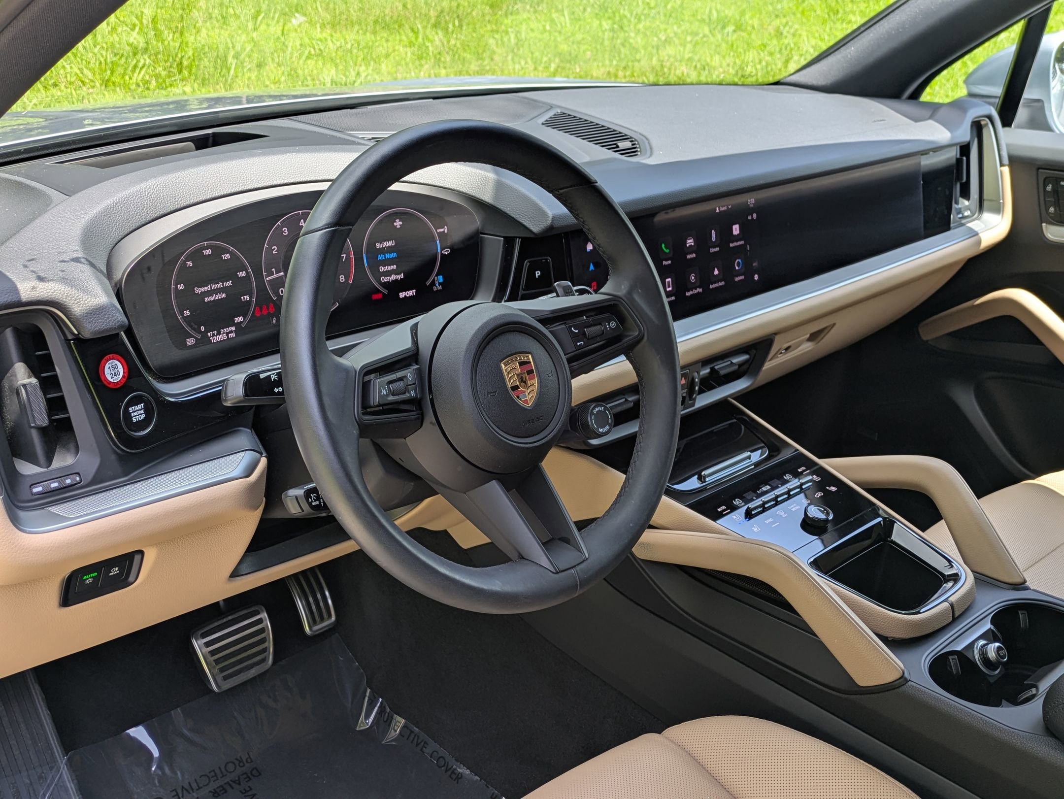 2025 Porsche Cayenne S photo 3