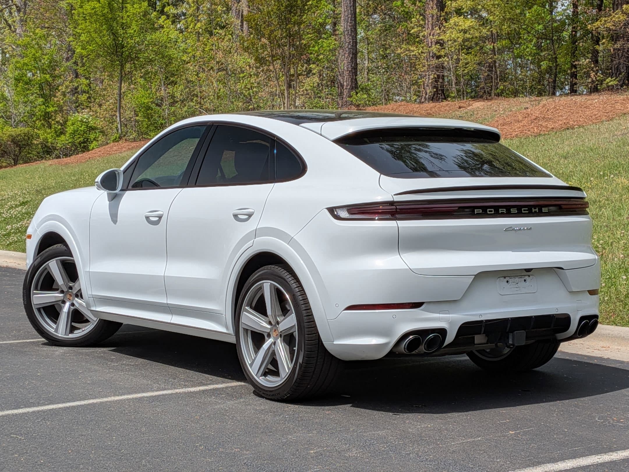 2025 Porsche Cayenne Coupe photo 2